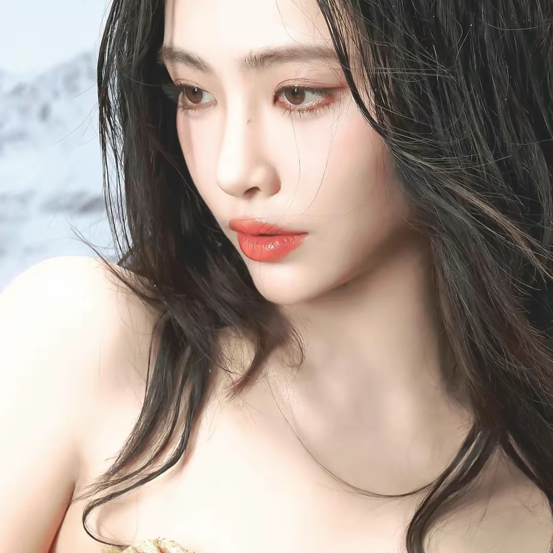 许佳琪写真，怼着脸拍的魅惑插图