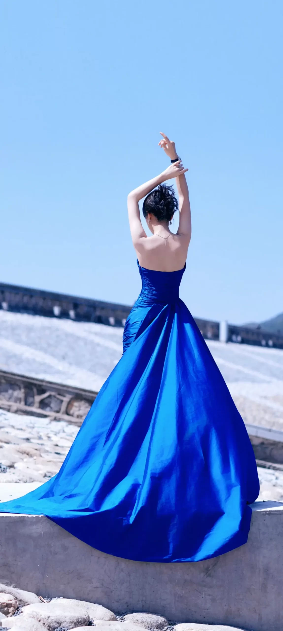 蓝盈莹抹胸裙性感写真插图5