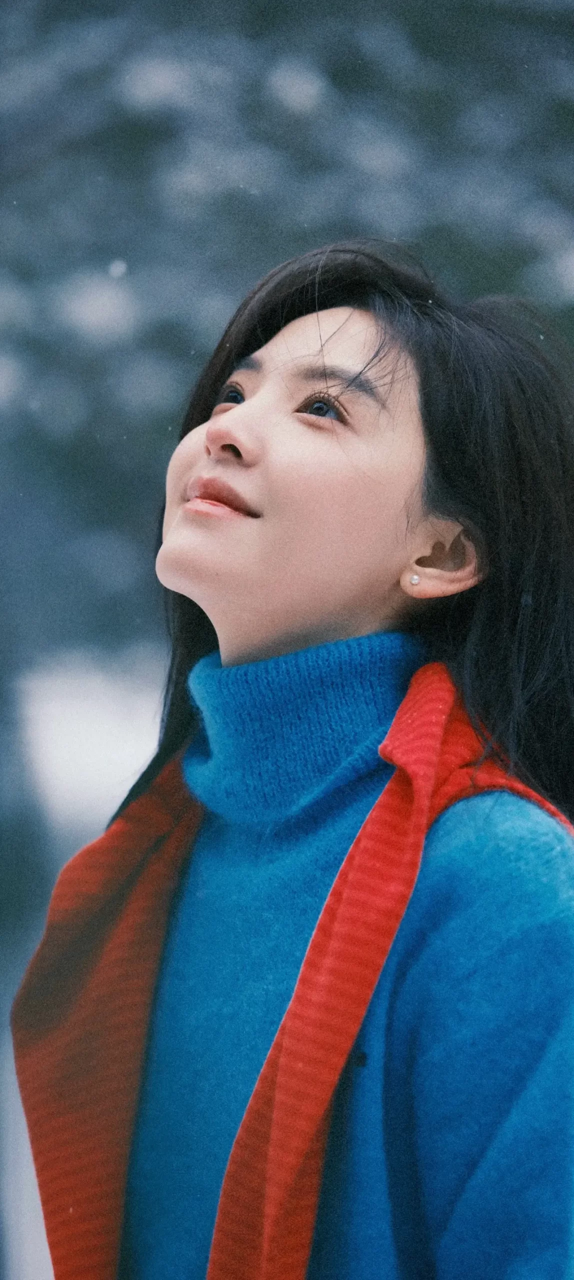 章若楠冬季氛围感写真壁纸插图2