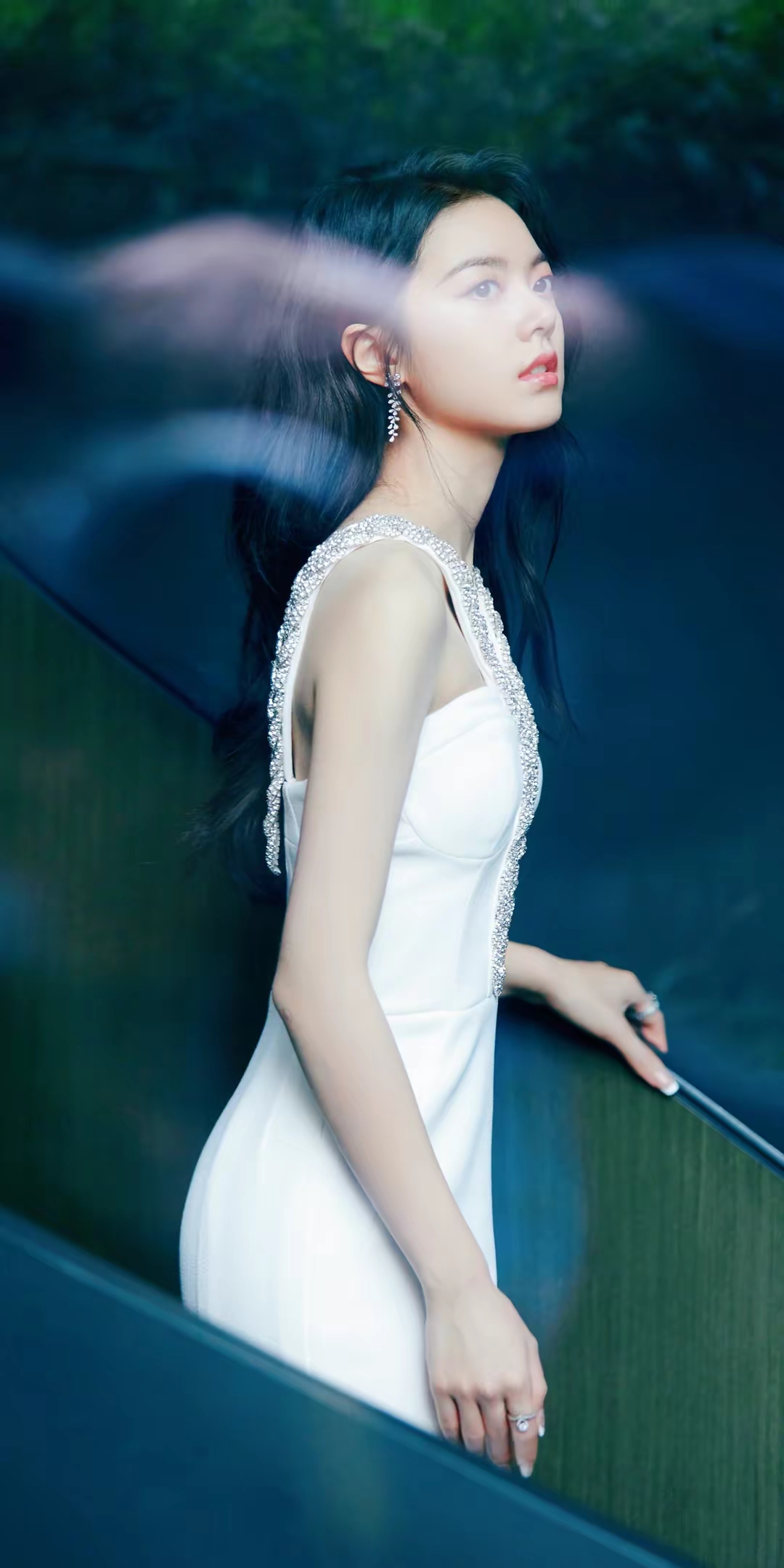 赵今麦写真壁纸，玫瑰色的小姐姐插图1
