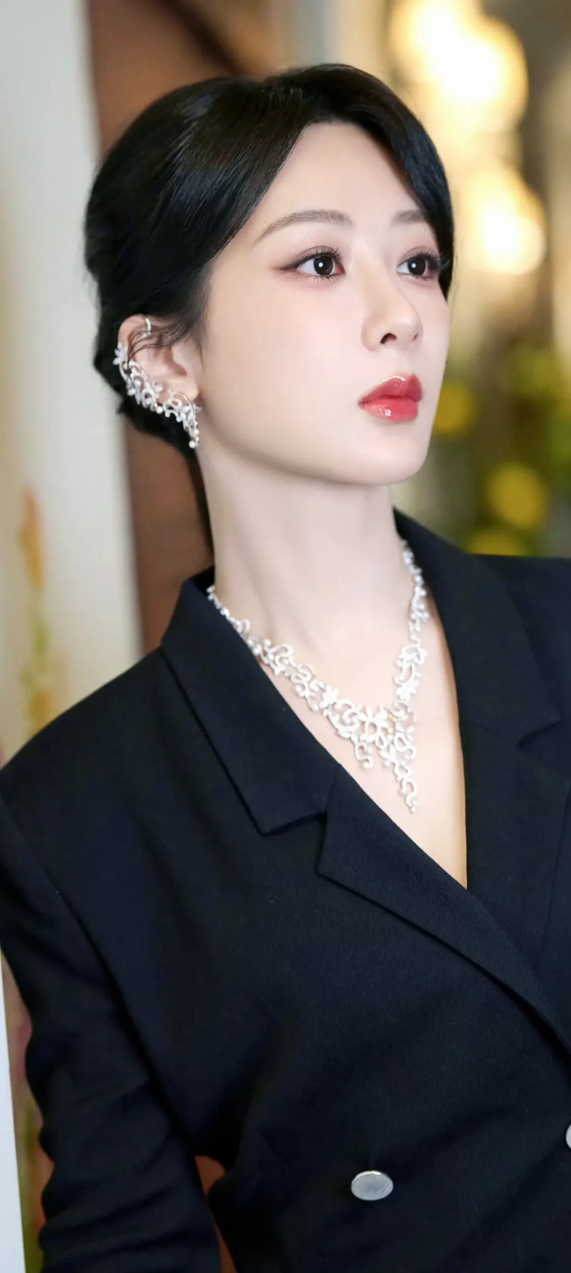 杨紫气质优雅写真插图1
