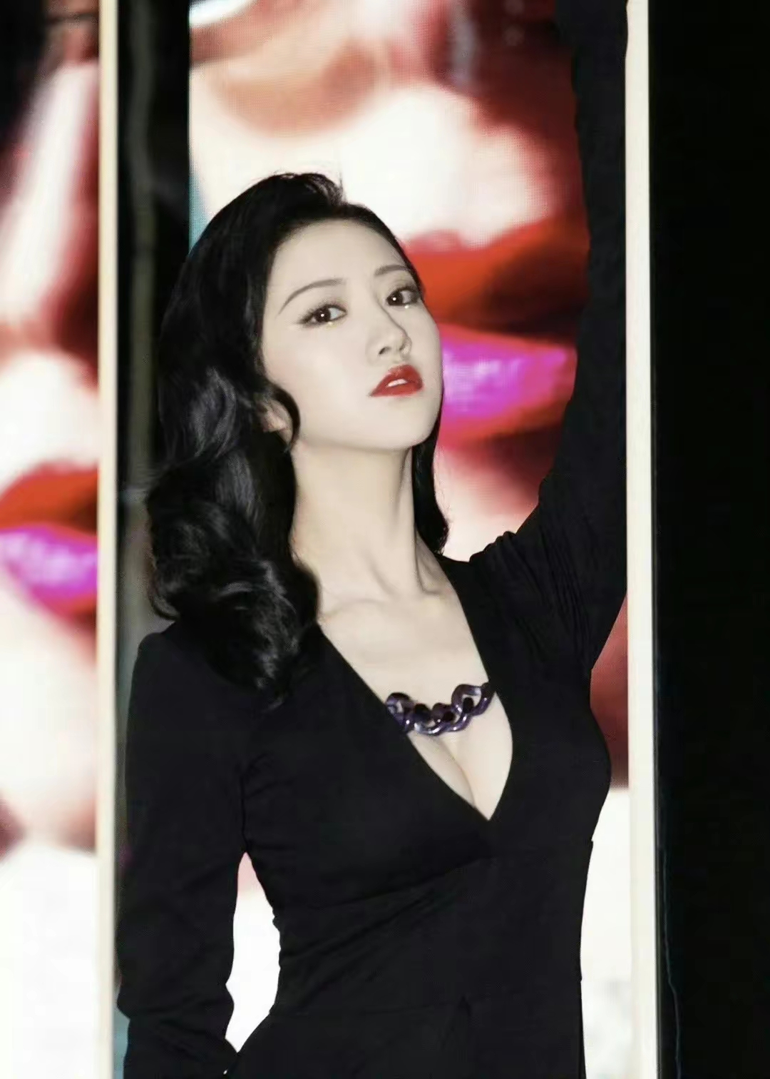 景甜写真，清纯女神的深V性感风插图7