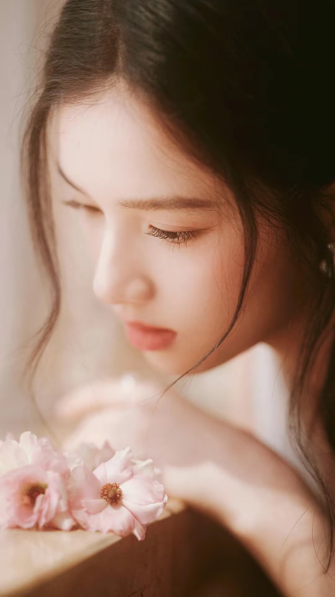 张婧仪春日写真全屏壁纸插图3