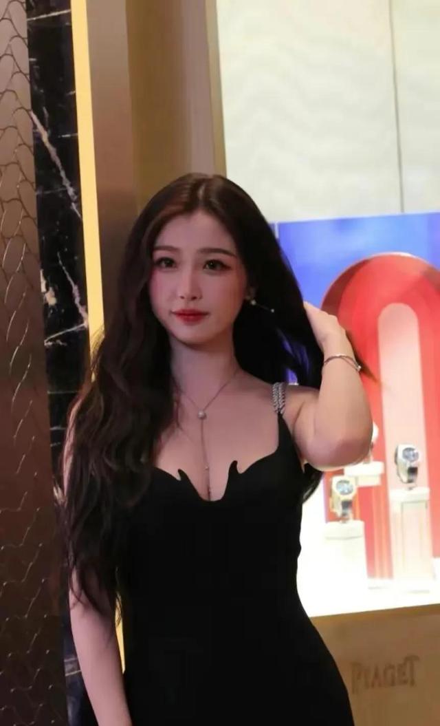 虞书欣深v礼服写真插图5