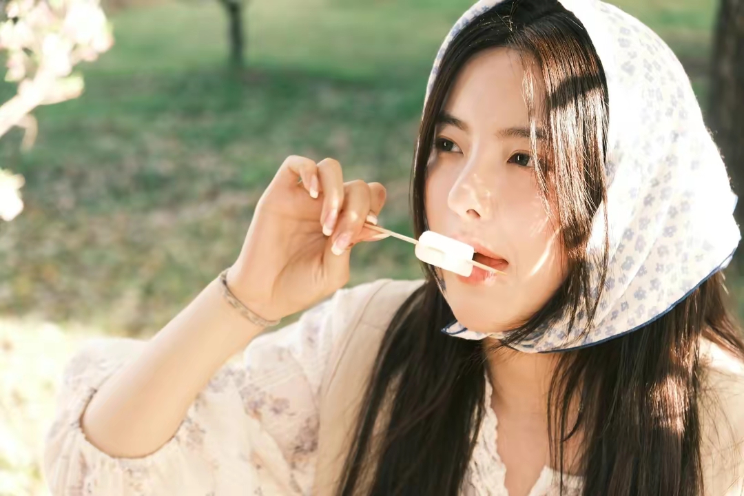 可爱少女杨超越写真插图2