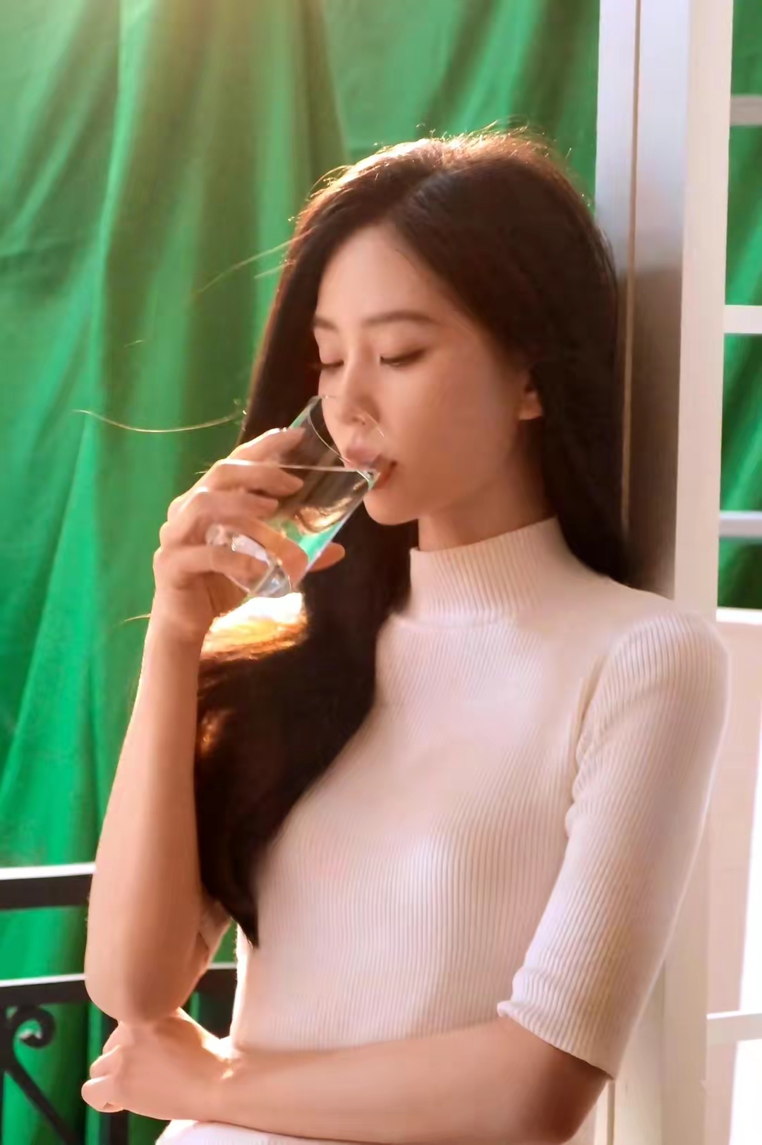 刘诗诗高领毛衣写真插图10