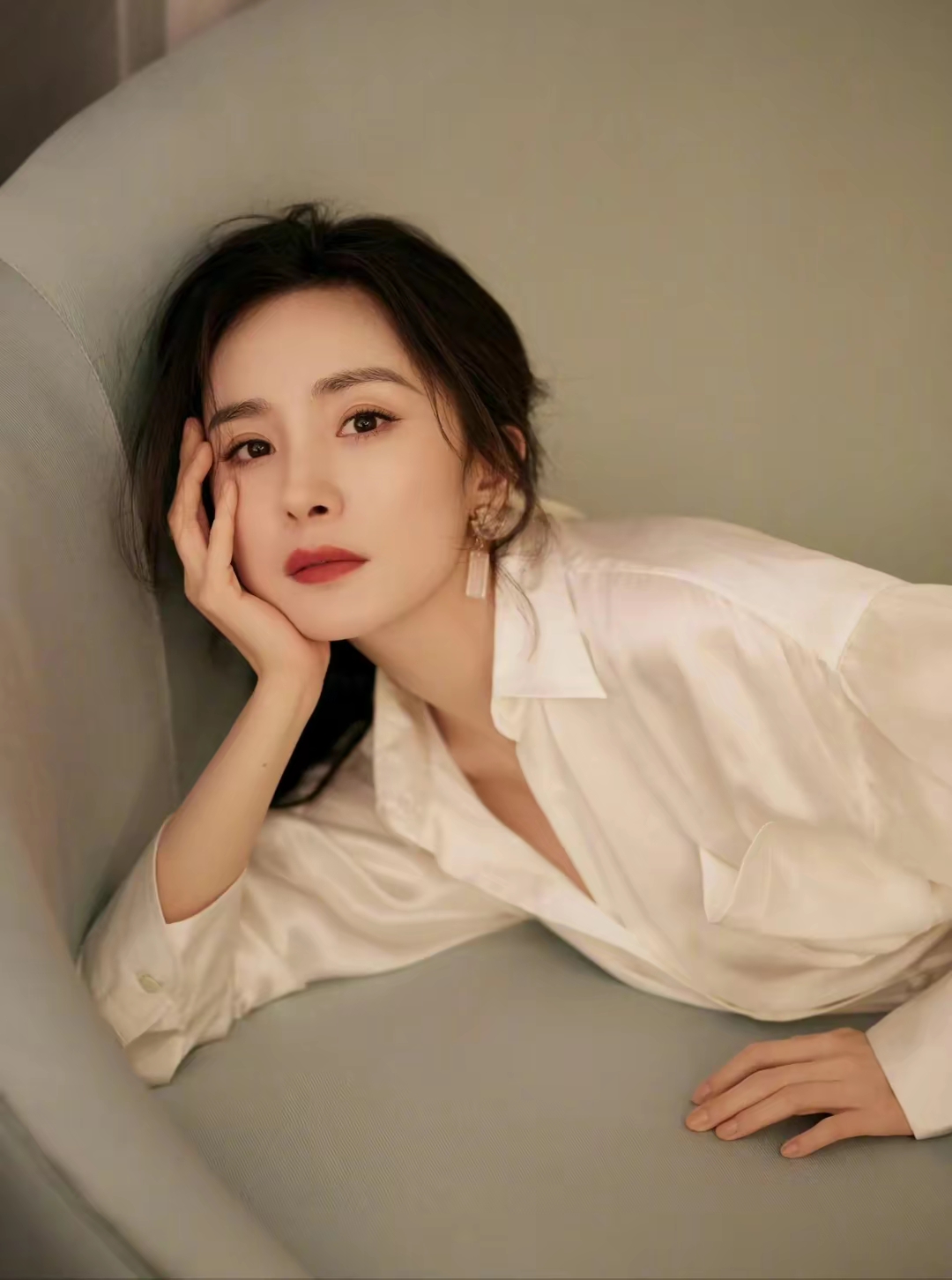 杨幂写真，姿势怎样摆都美丽插图8