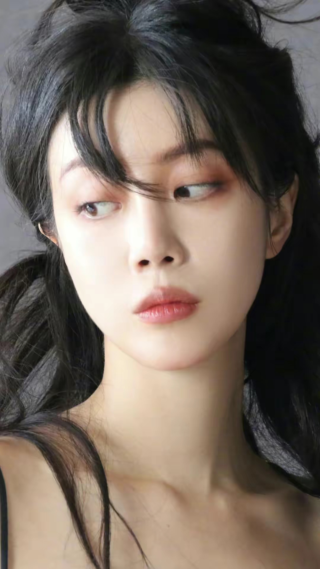 李溪芮黑色吊带长裙性感迷人插图9