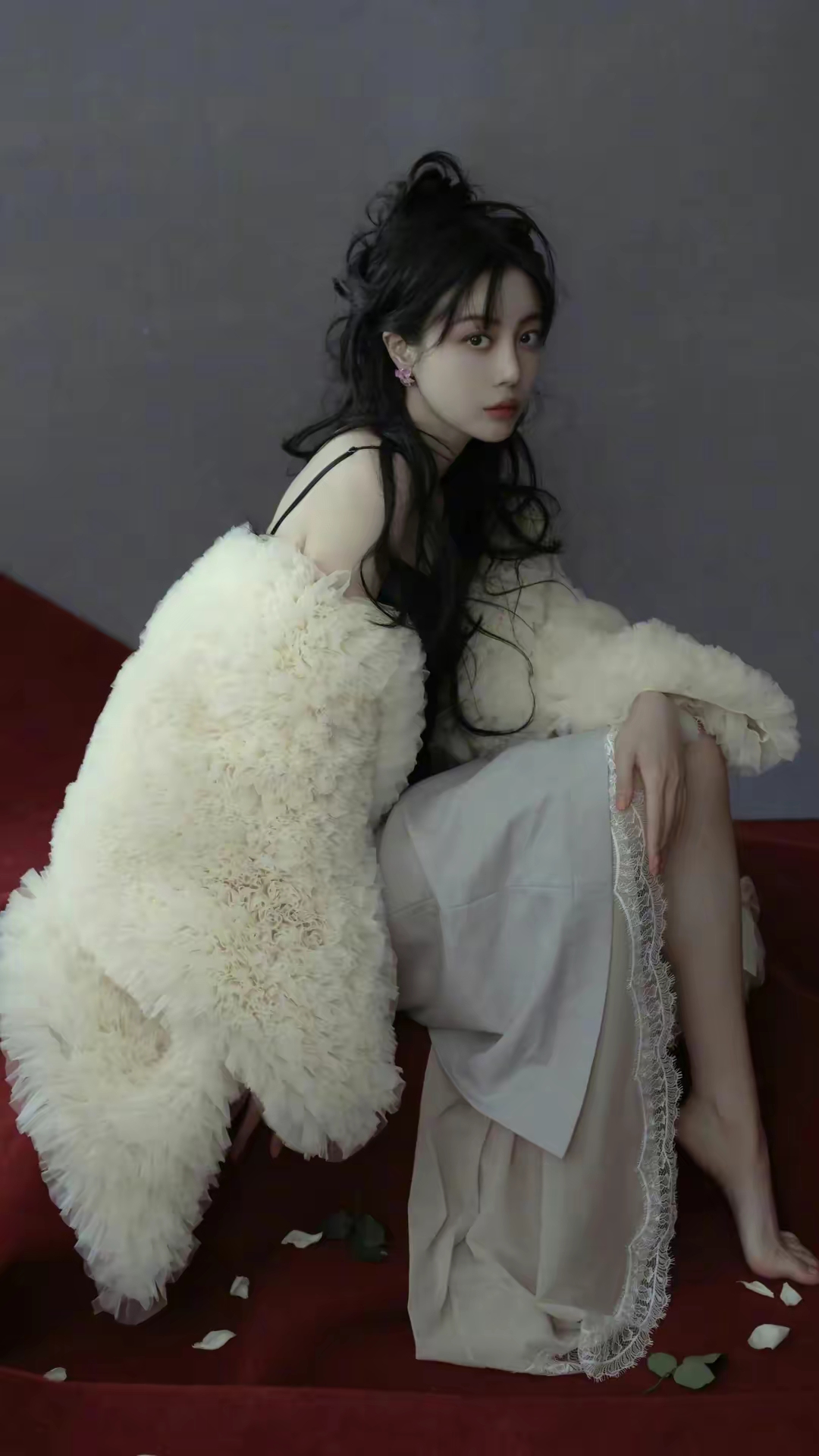 李溪芮黑色吊带长裙性感迷人插图7