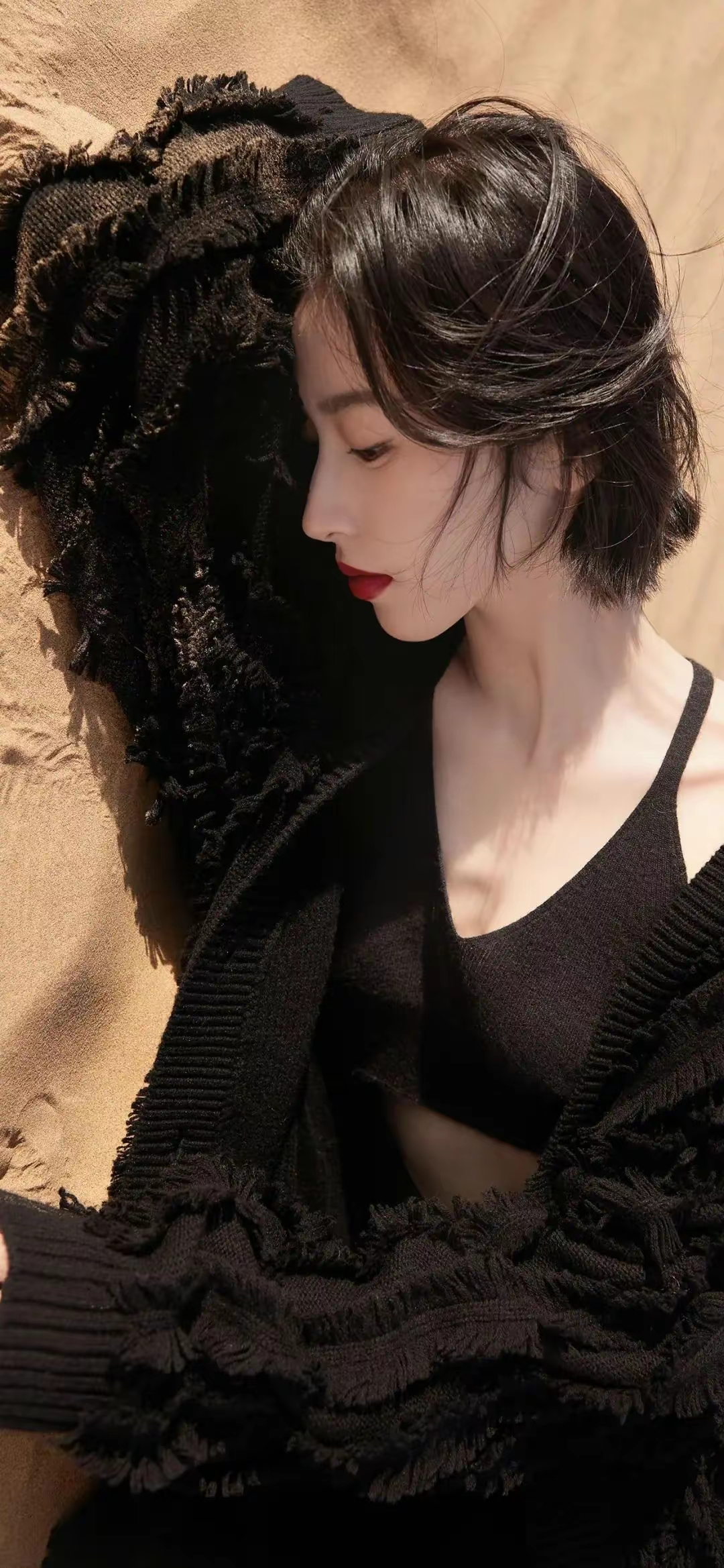 周雨彤沙漠写真壁纸插图
