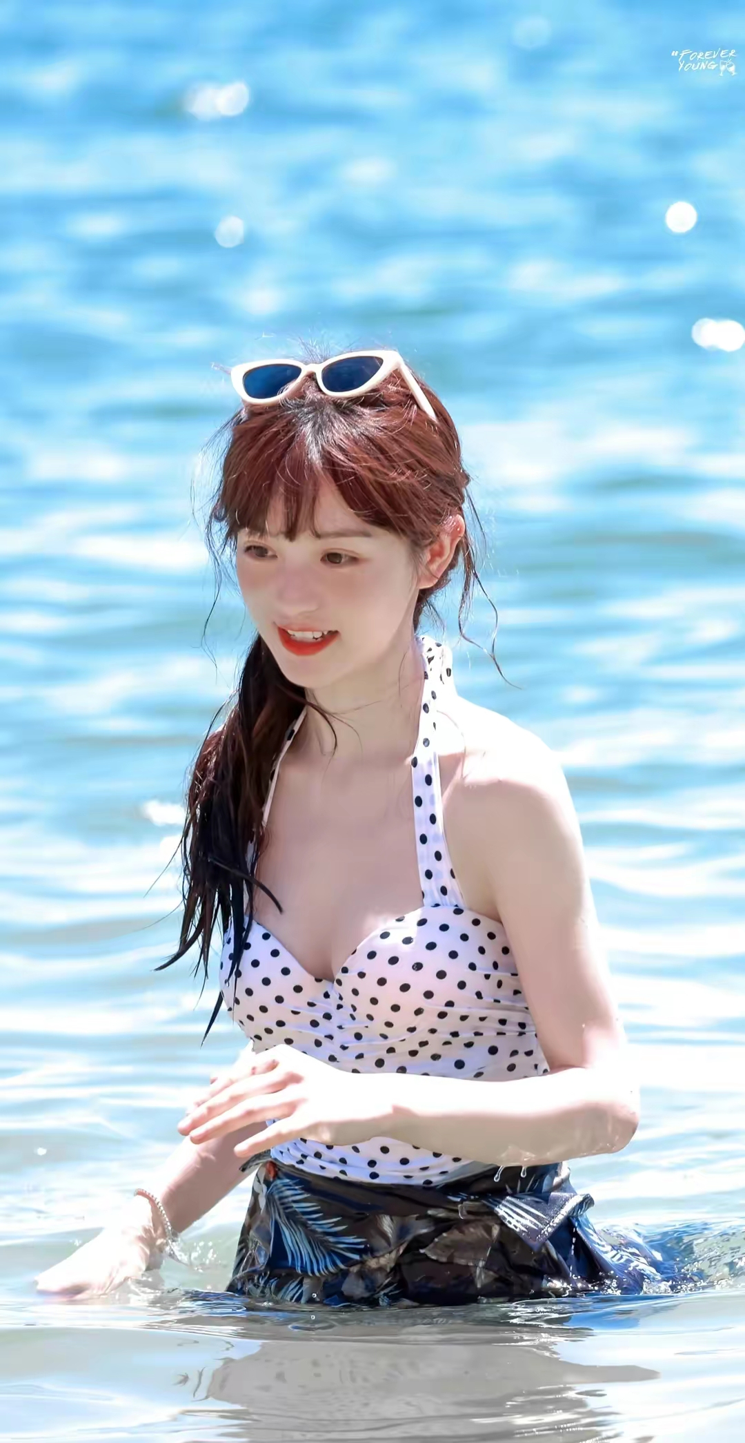 田曦薇海边美拍插图1