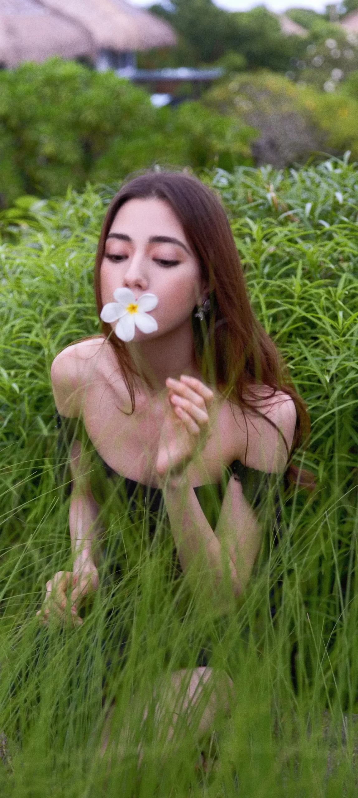 春日娜然抹胸连衣裙写真壁纸插图