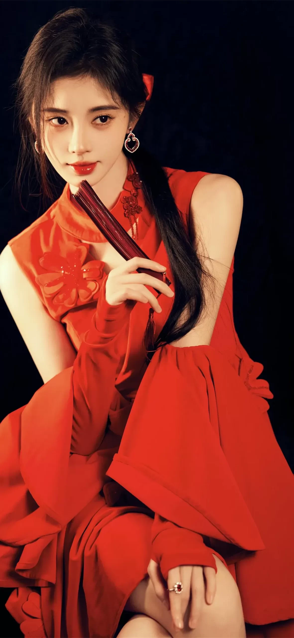 鞠婧祎红衣明艳写真壁纸插图