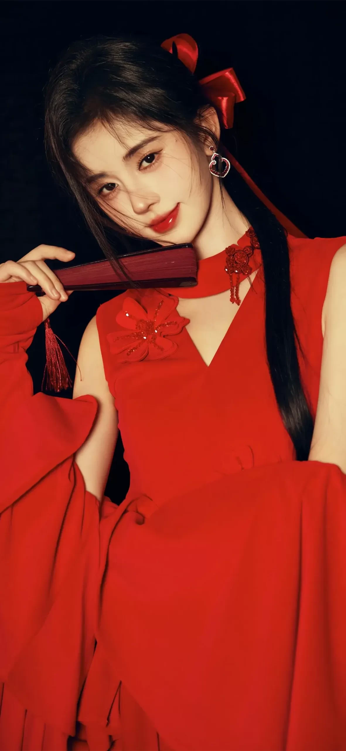 鞠婧祎红衣明艳写真壁纸插图7