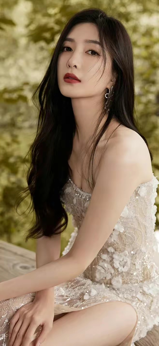 江疏影蕾丝裙写真壁纸插图6