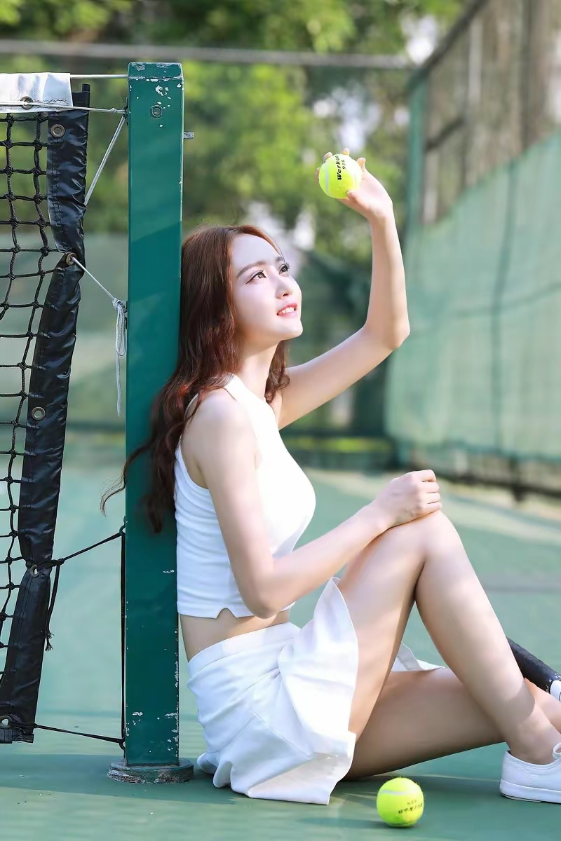 打网球的女孩写真插图10