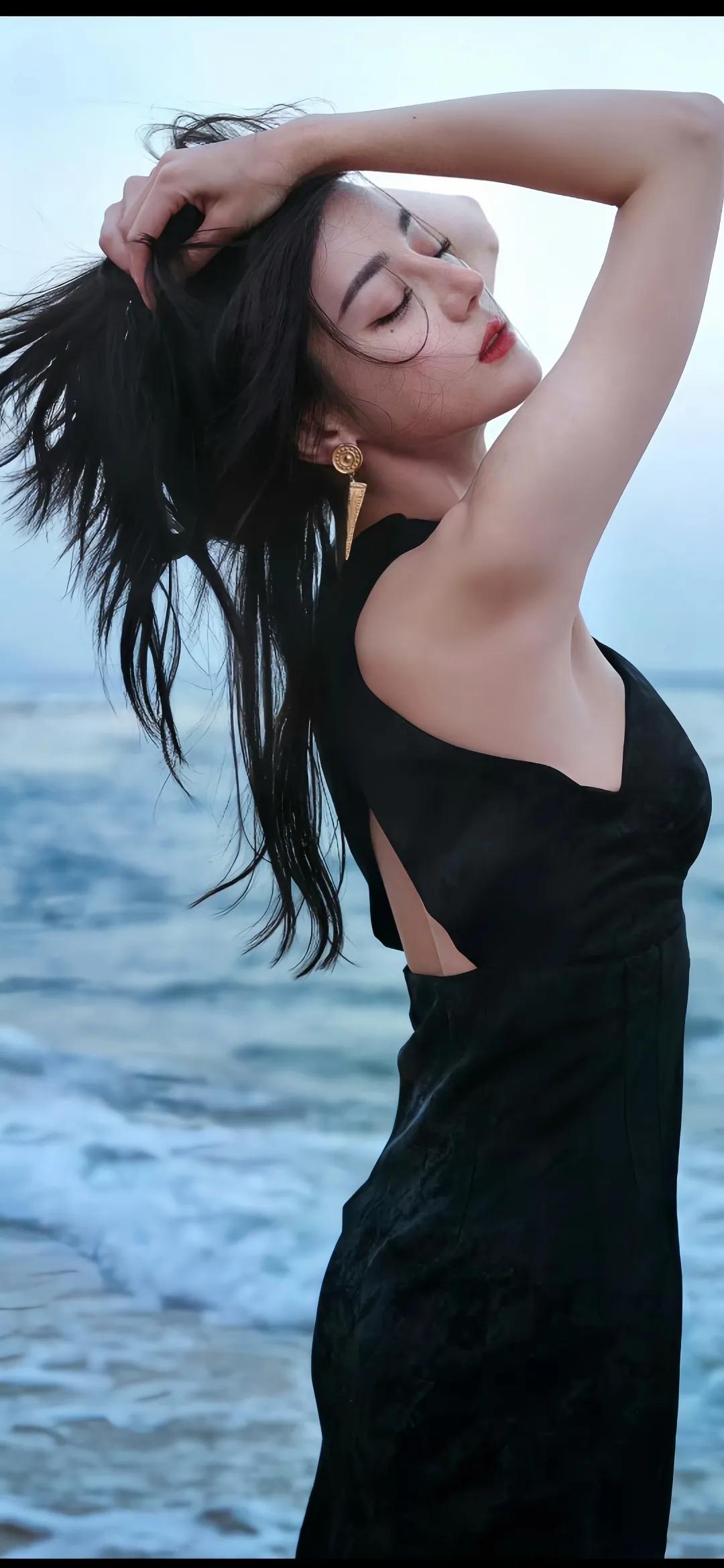 迪丽热巴性感泳装写真插图6