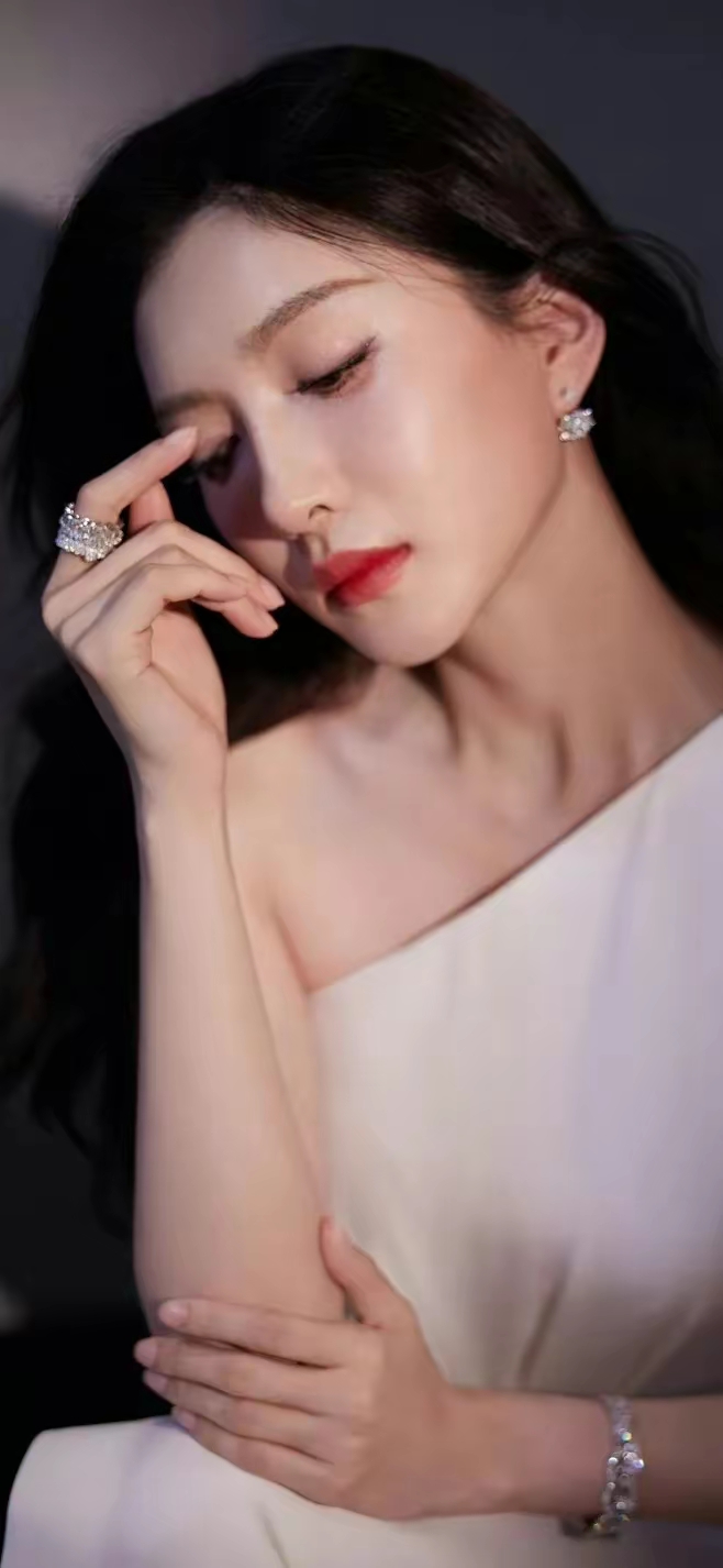 江疏影白裙高清写真壁纸插图4