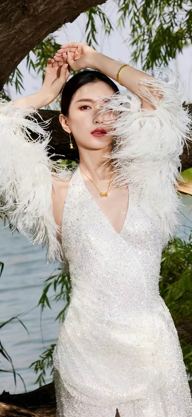 江疏影白裙美背写真壁纸插图10