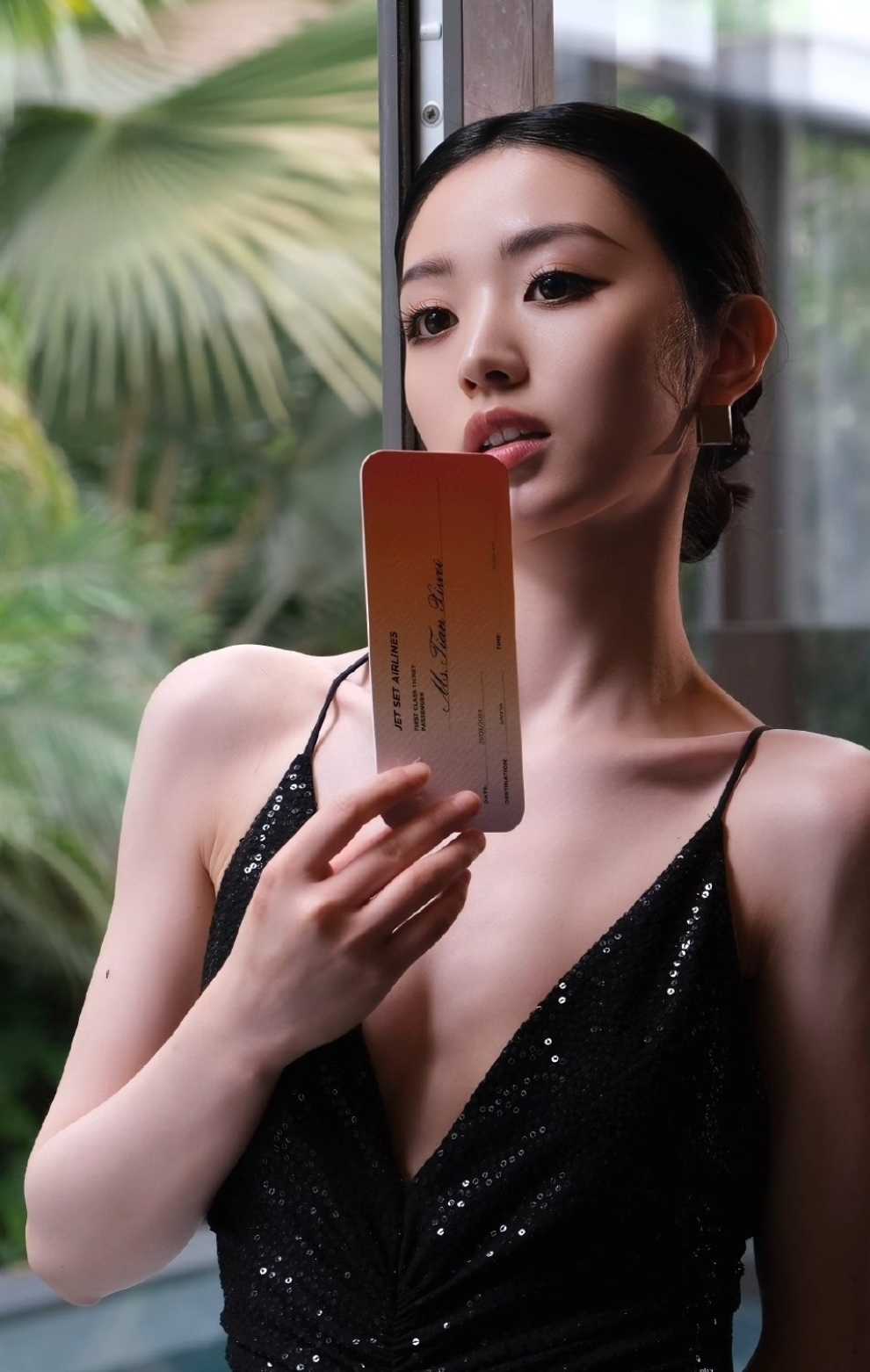 田曦薇黑裙写真插图1
