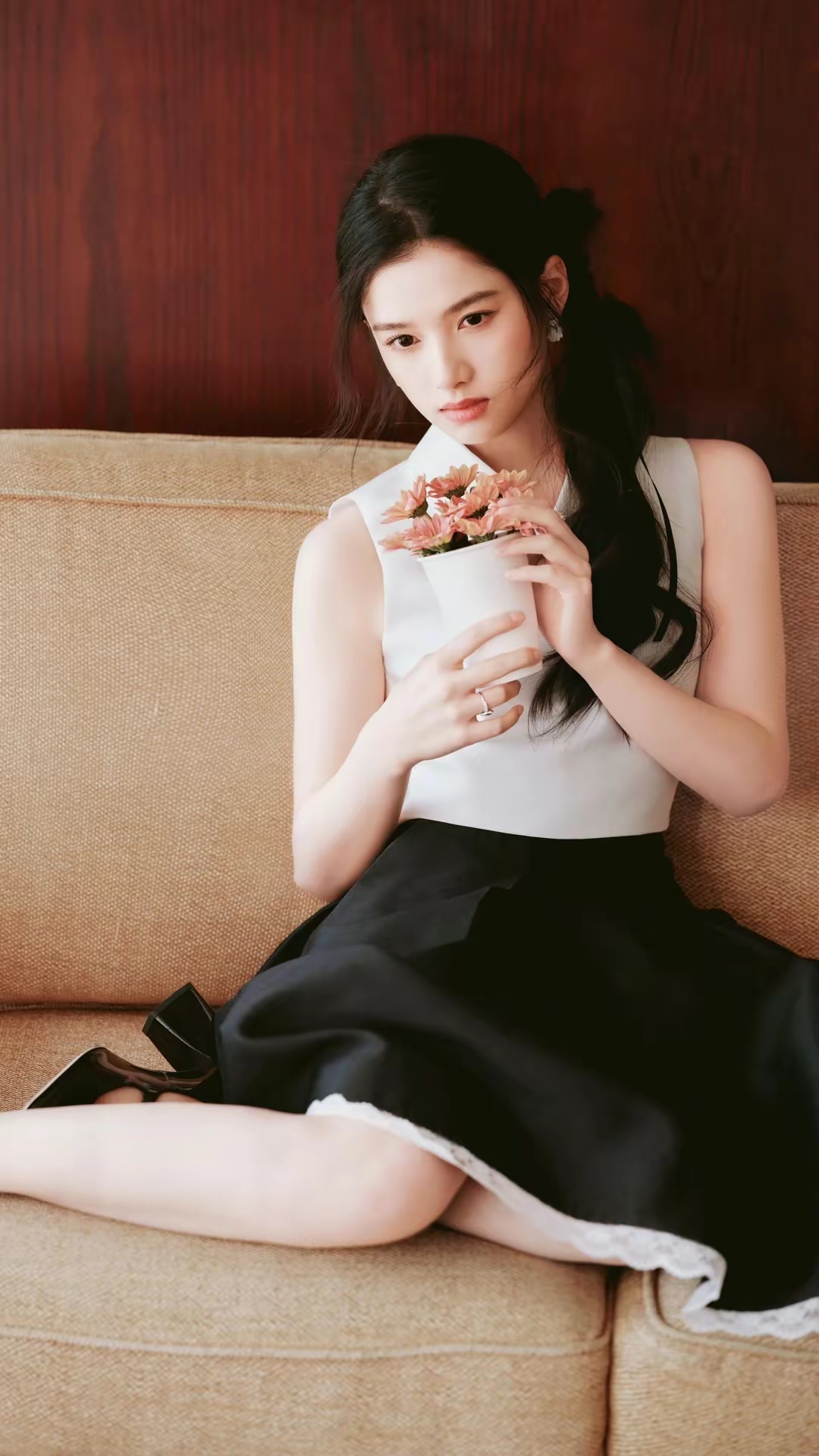 张婧仪春日写真全屏壁纸插图4