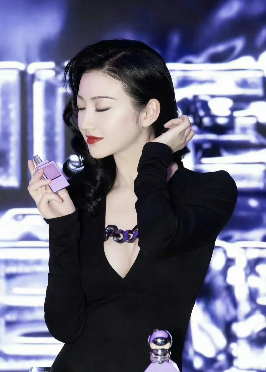 景甜写真，清纯女神的深V性感风插图6