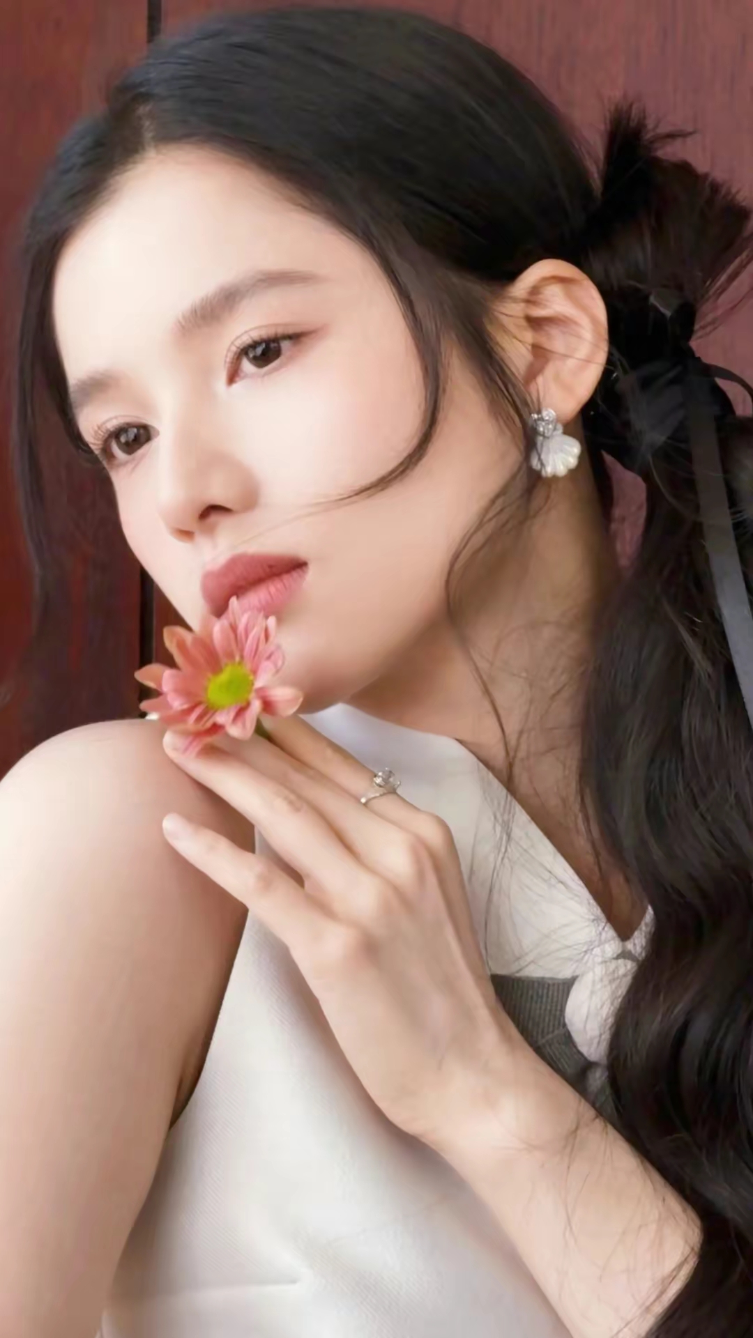 张婧仪春日写真全屏壁纸插图2