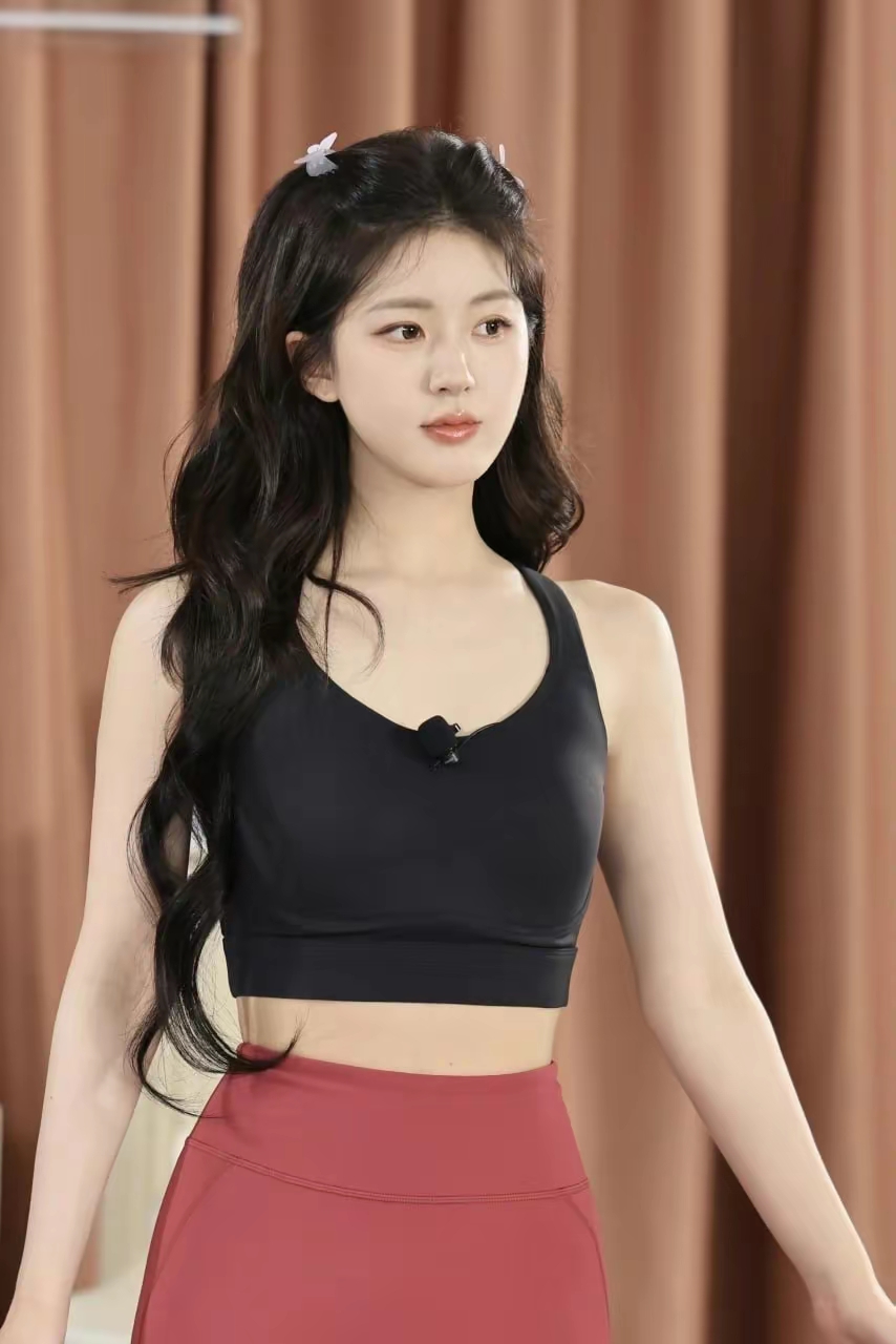 瑜伽中的甜美赵露思写真插图7
