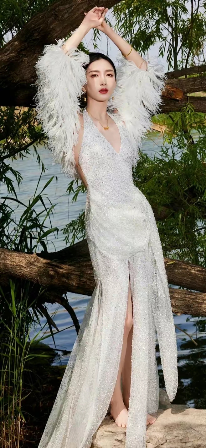 江疏影白裙美背写真壁纸插图5