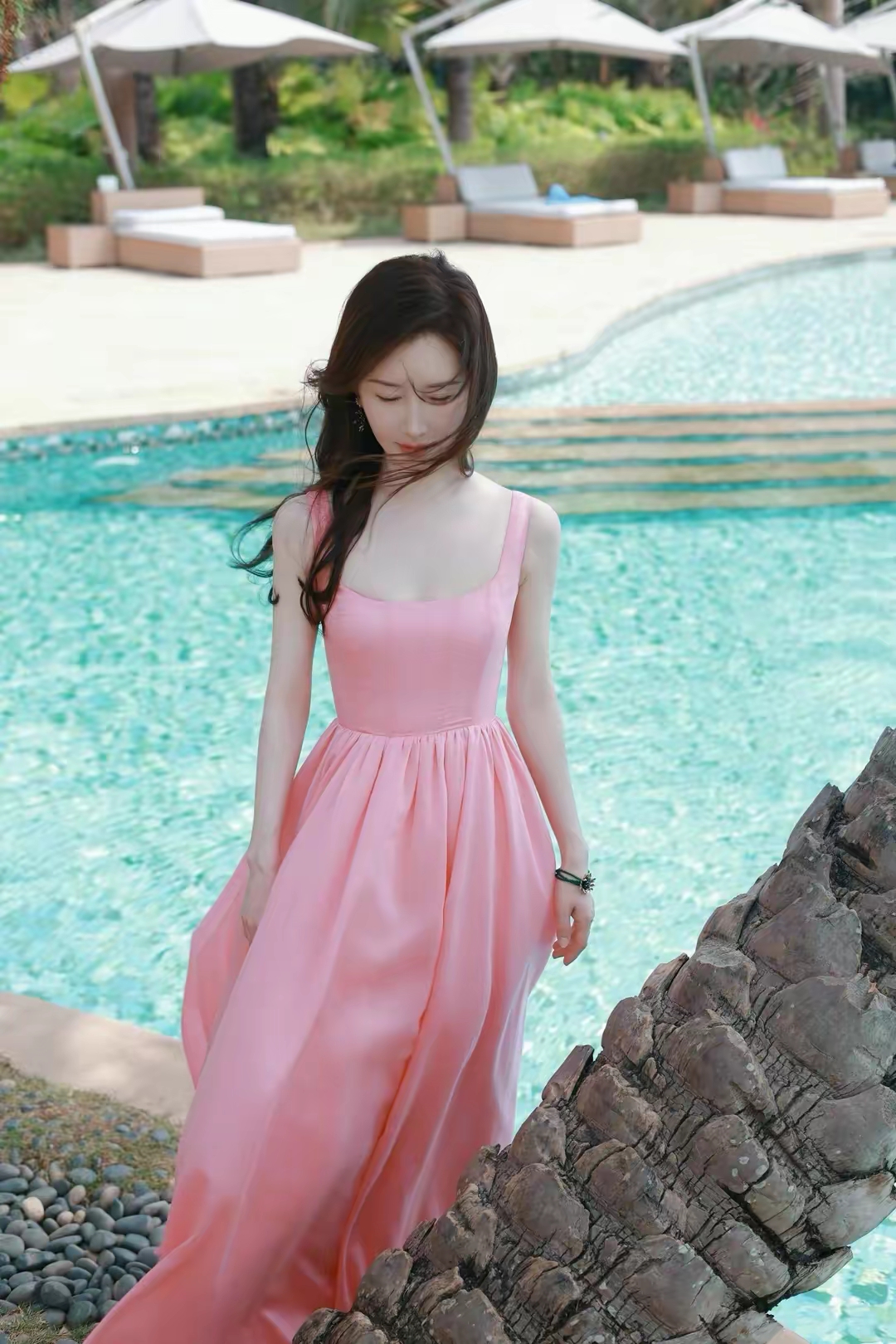 舒畅粉色连衣裙明媚写真插图6