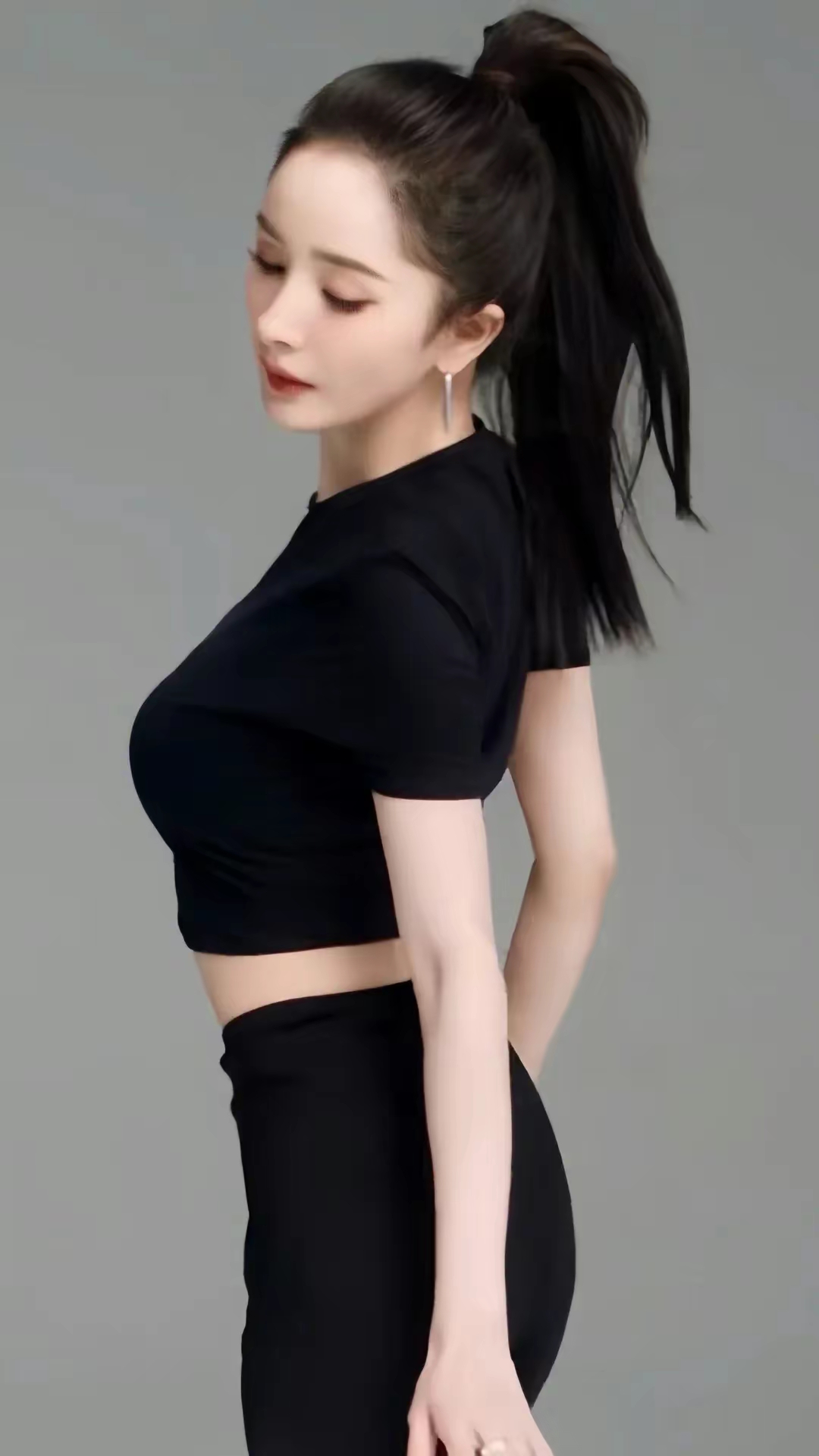 杨幂黑色内衣写真插图4