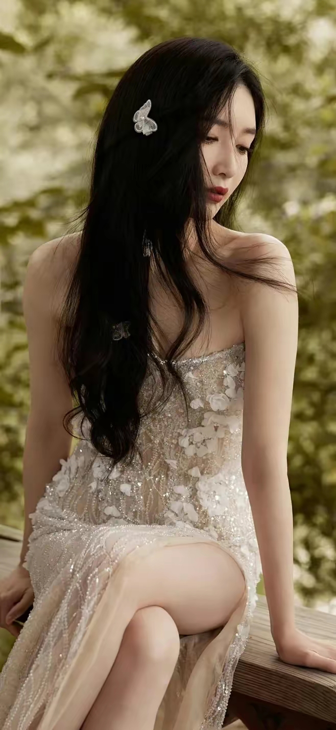 江疏影蕾丝裙写真壁纸插图3