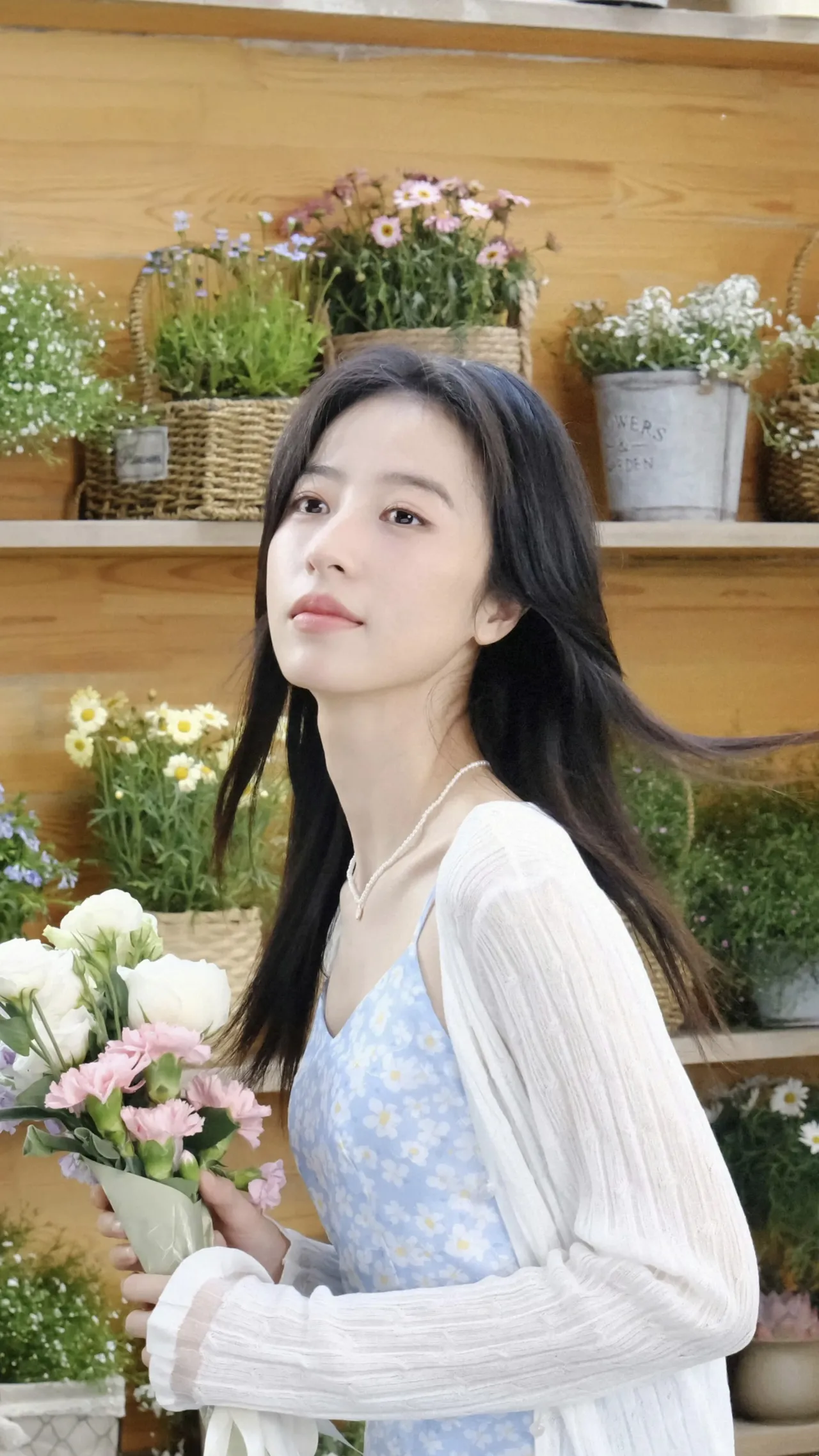 周雨彤甜美写真插图3