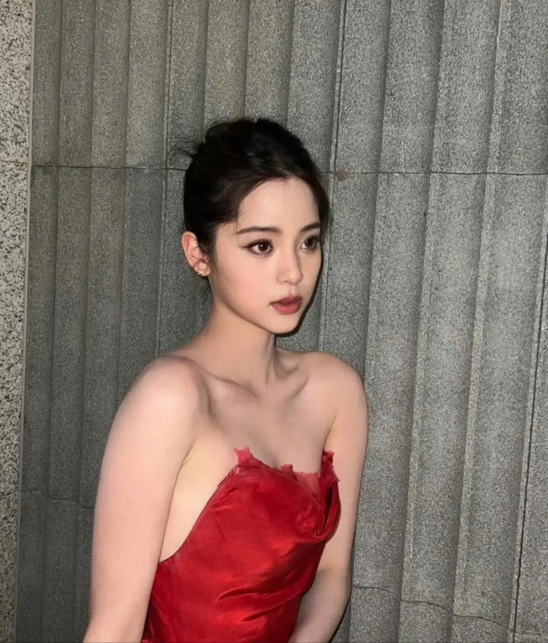 欧阳娜娜抹胸裙性感诱人写真插图6