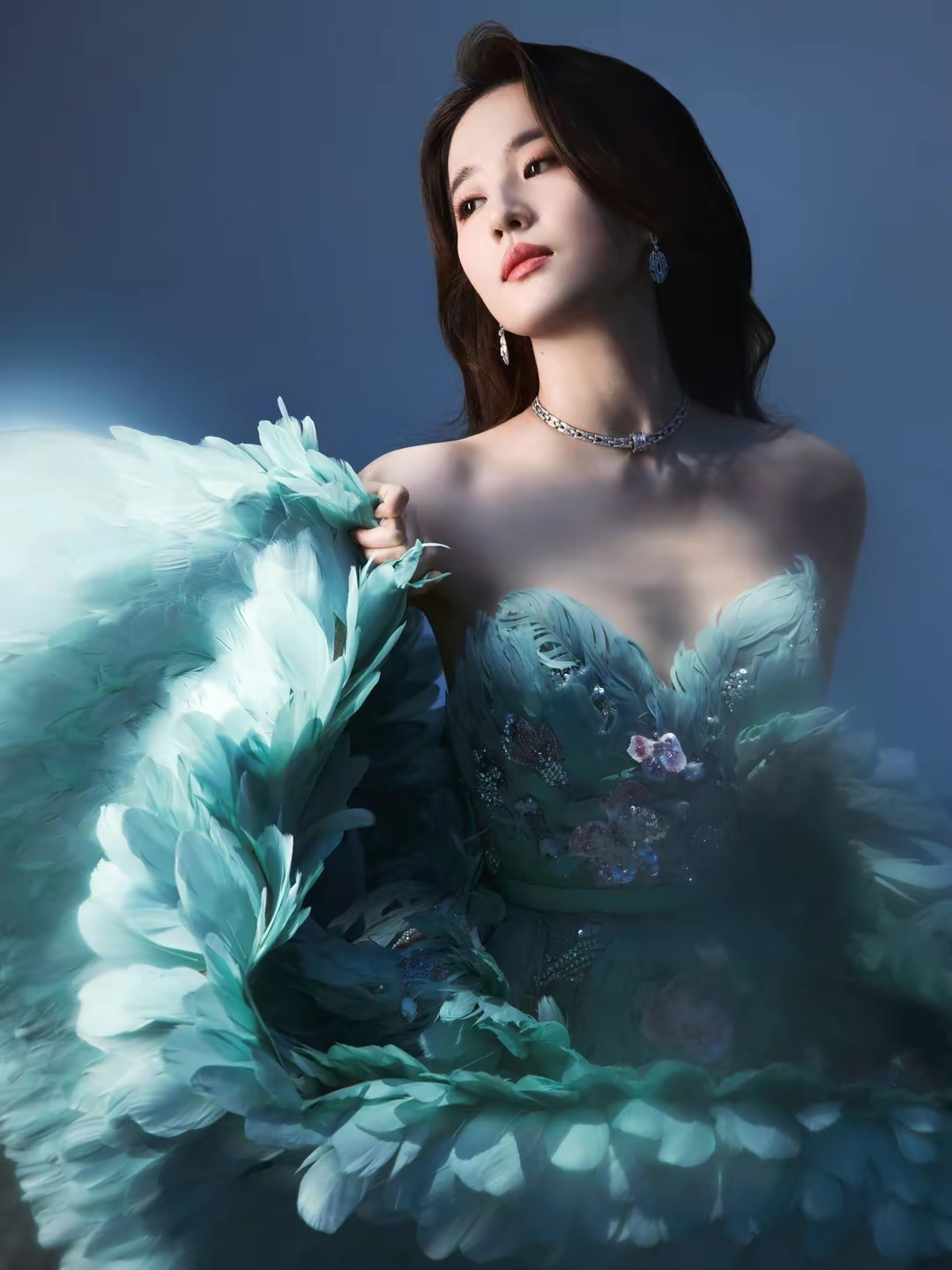 刘亦菲高清蓝色羽毛裙写真插图17