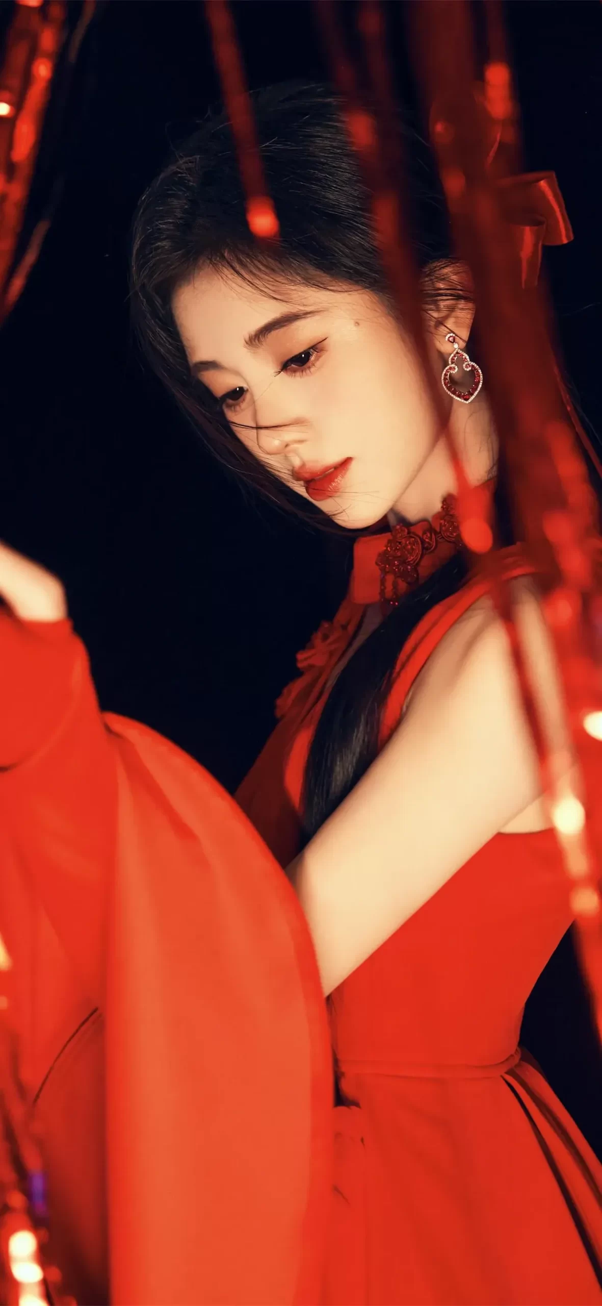 鞠婧祎红衣明艳写真壁纸插图9
