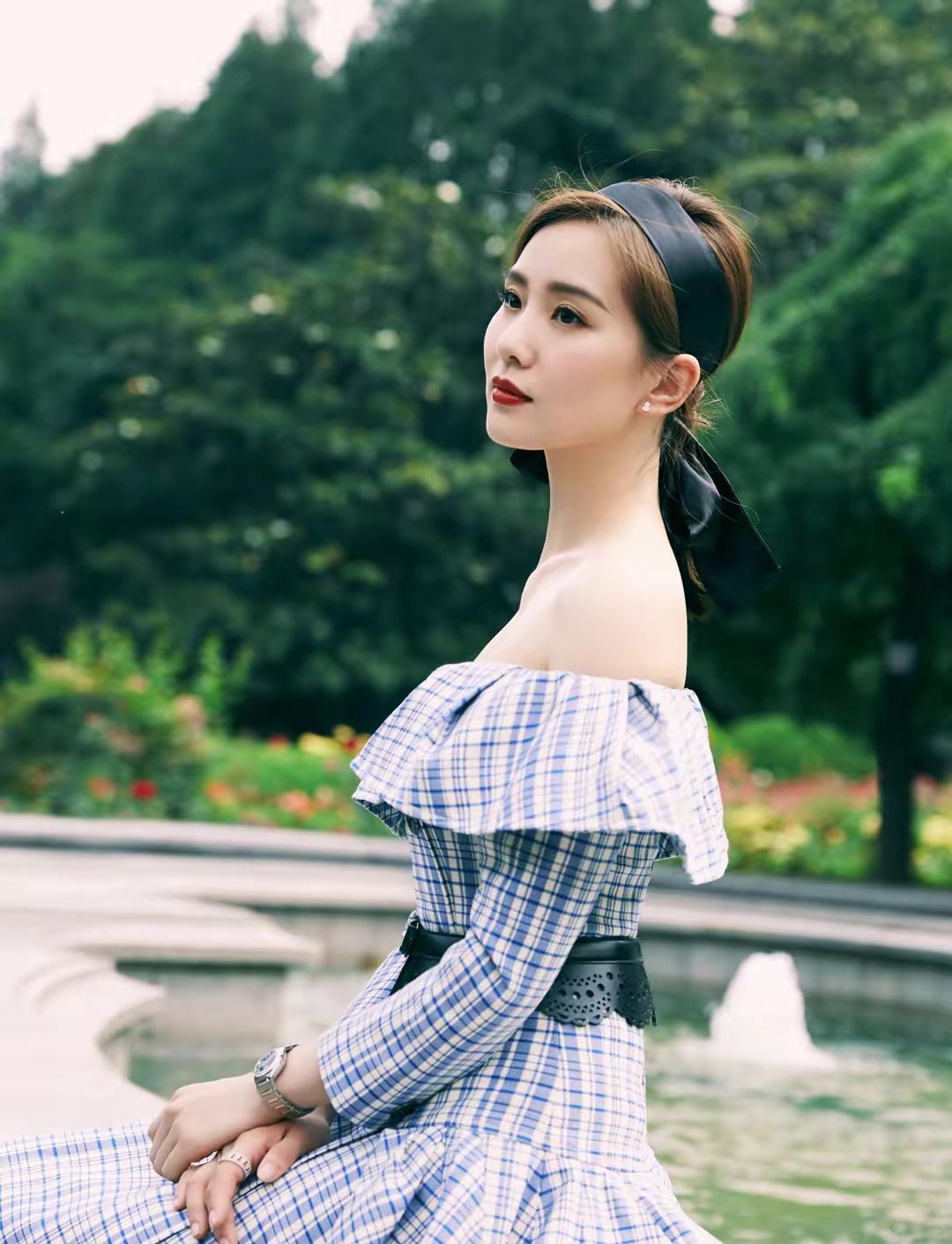 刘诗诗气质优雅写真插图1
