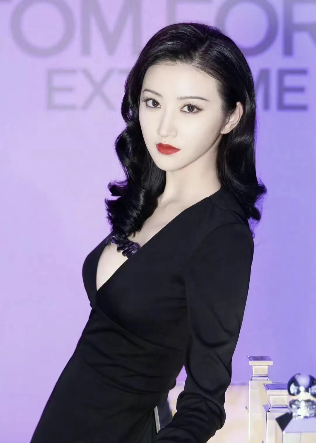 景甜写真，清纯女神的深V性感风插图