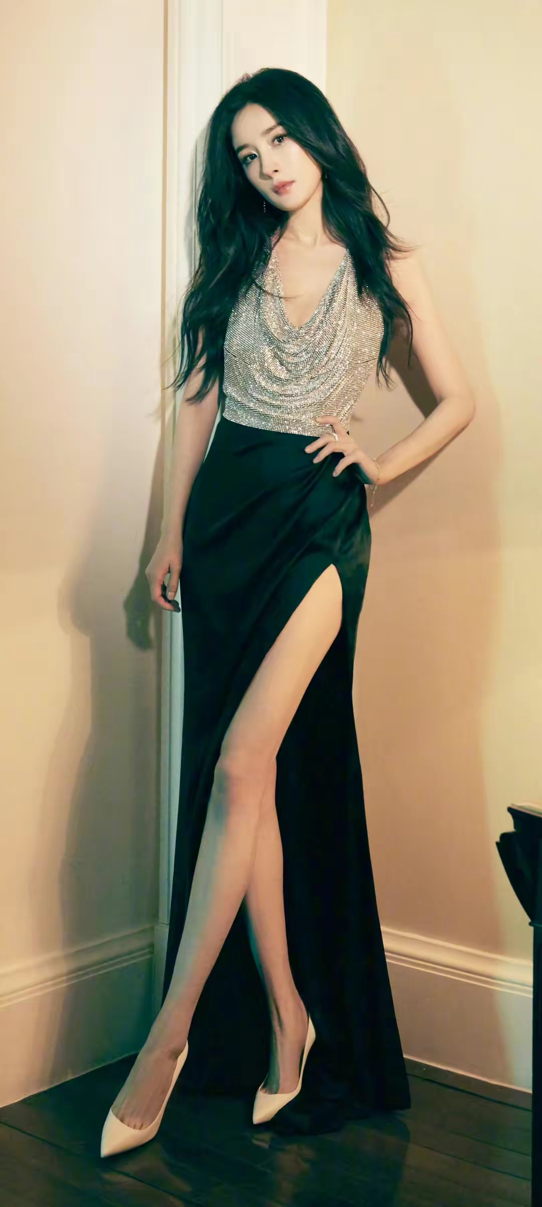 杨幂露背装长腿女神写真插图10