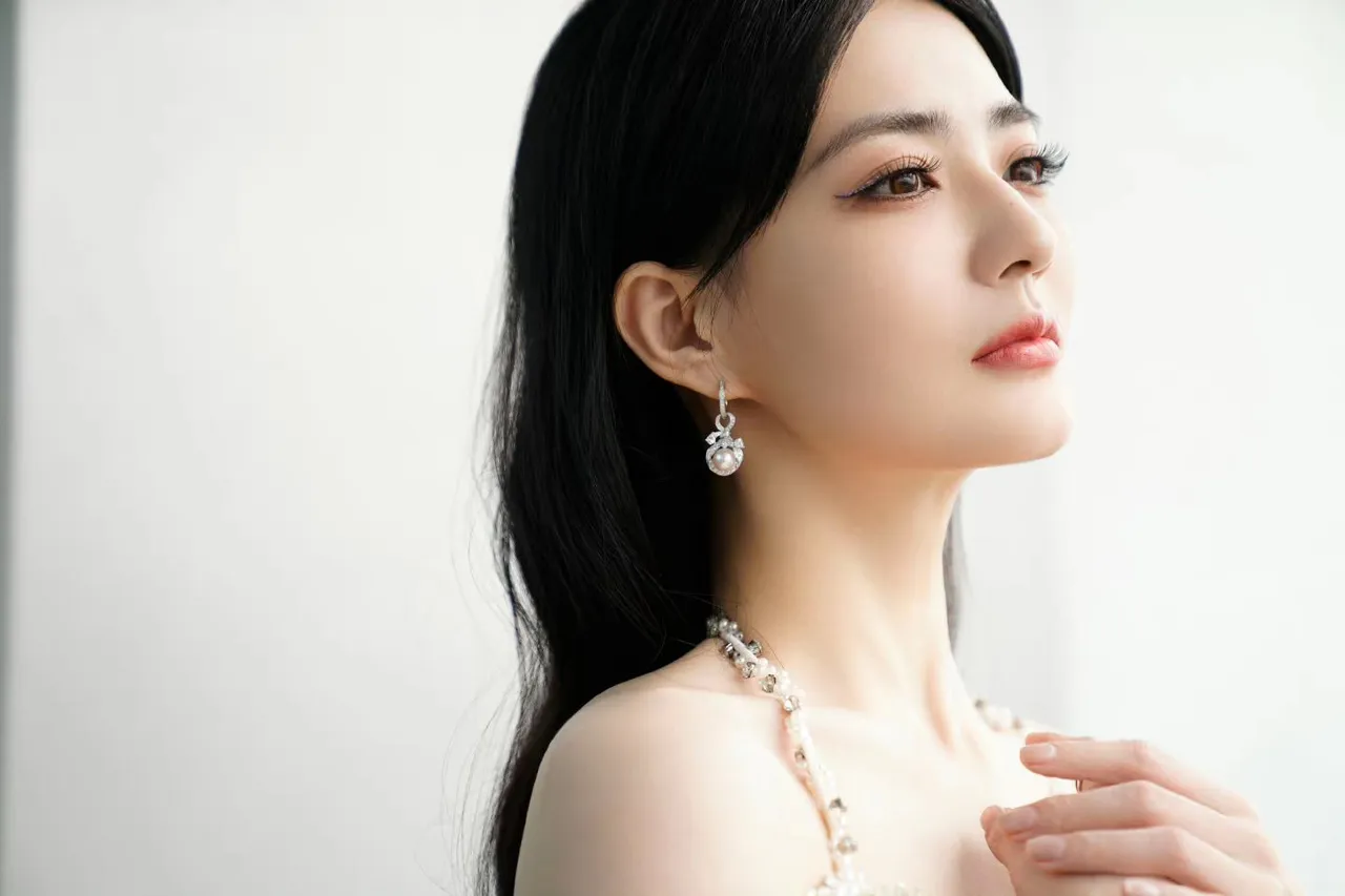 女神徐璐性感高清写真插图5
