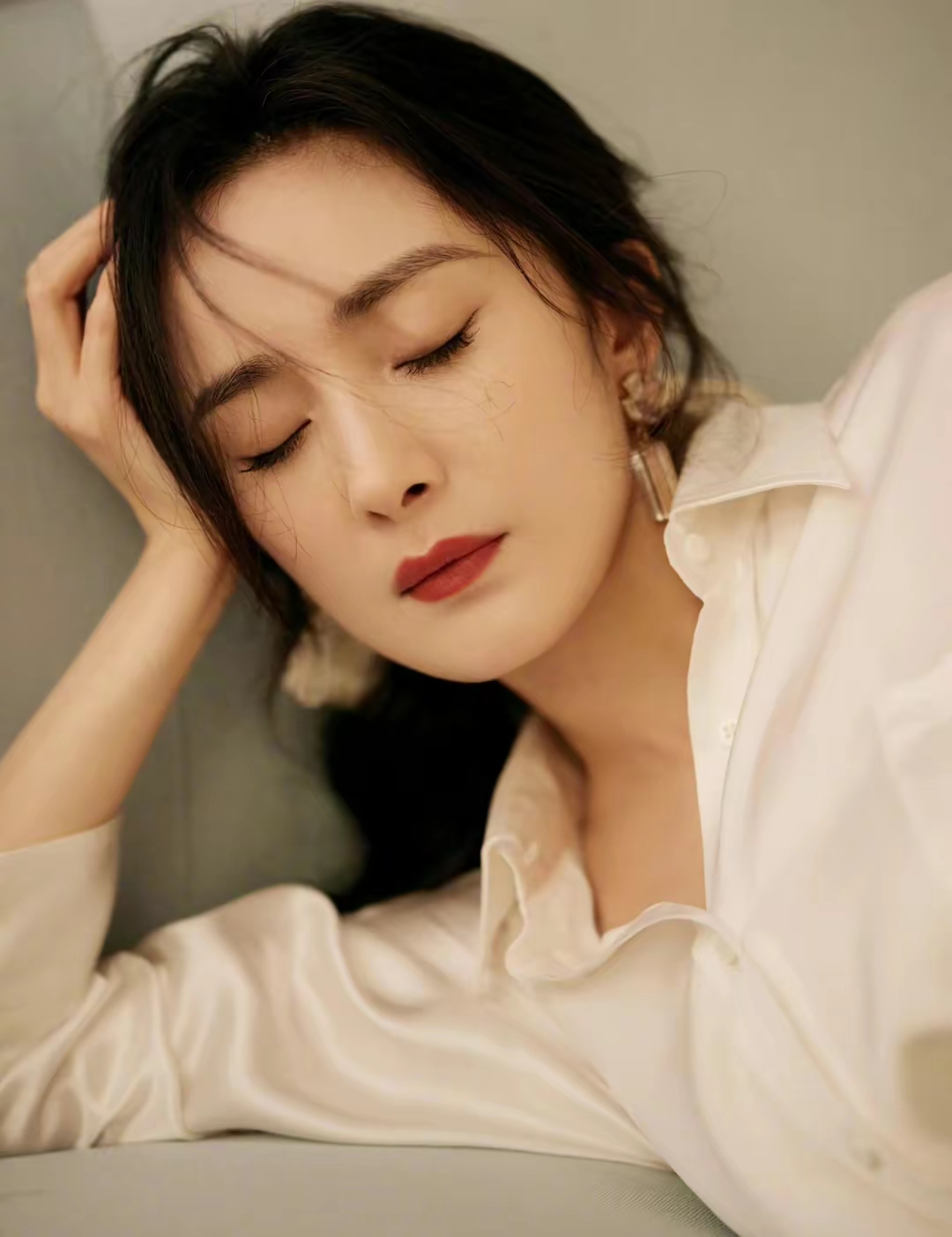 杨幂写真，姿势怎样摆都美丽插图