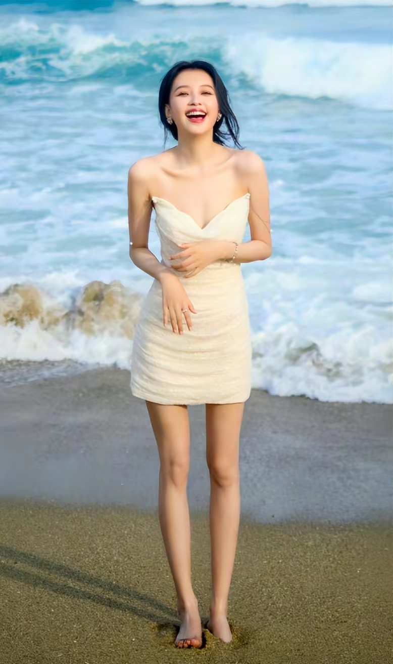 孙怡抹胸小白裙写真插图