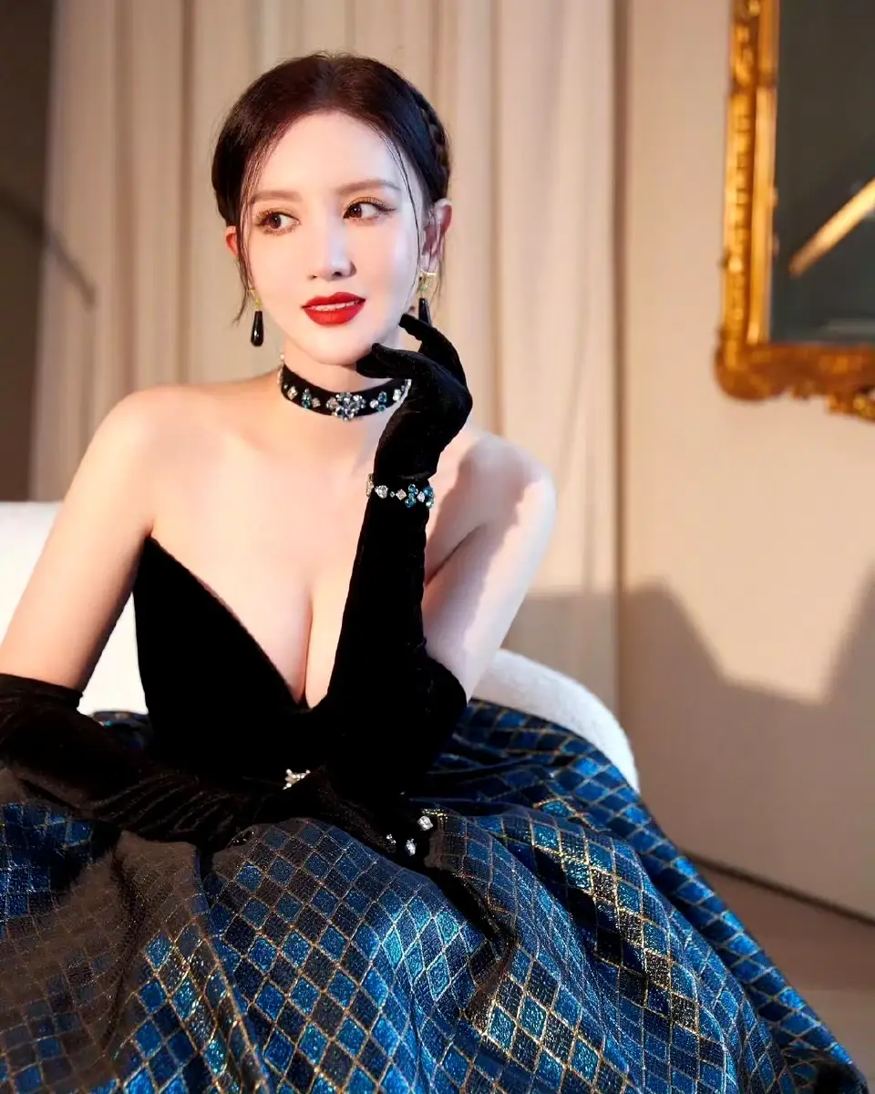 张萌性感妩媚写真插图7