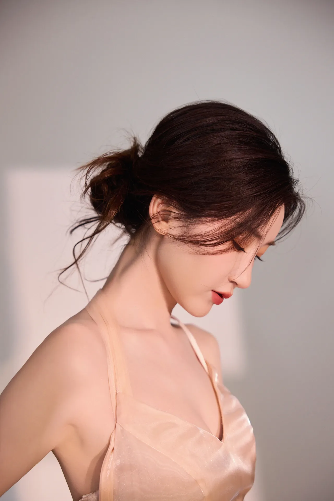 毛晓彤挂脖长裙写真插图8