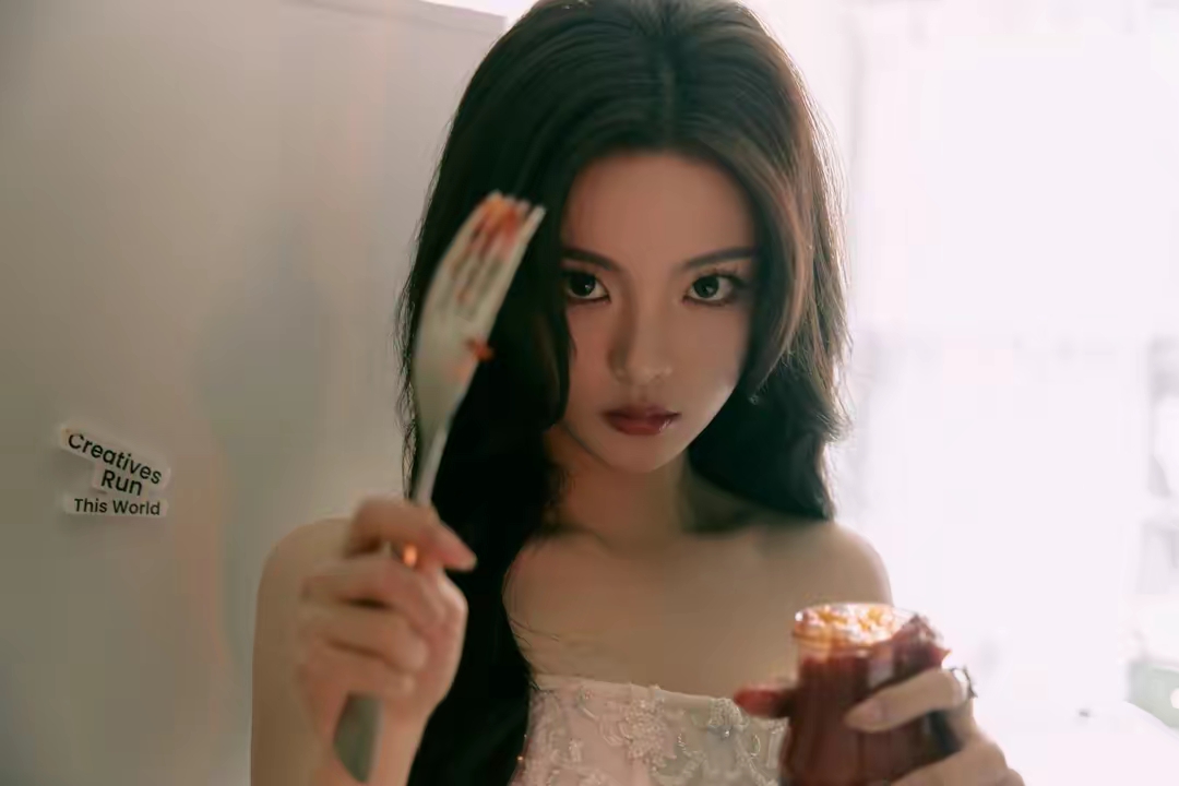 杨超越性感诱惑写真壁纸插图7