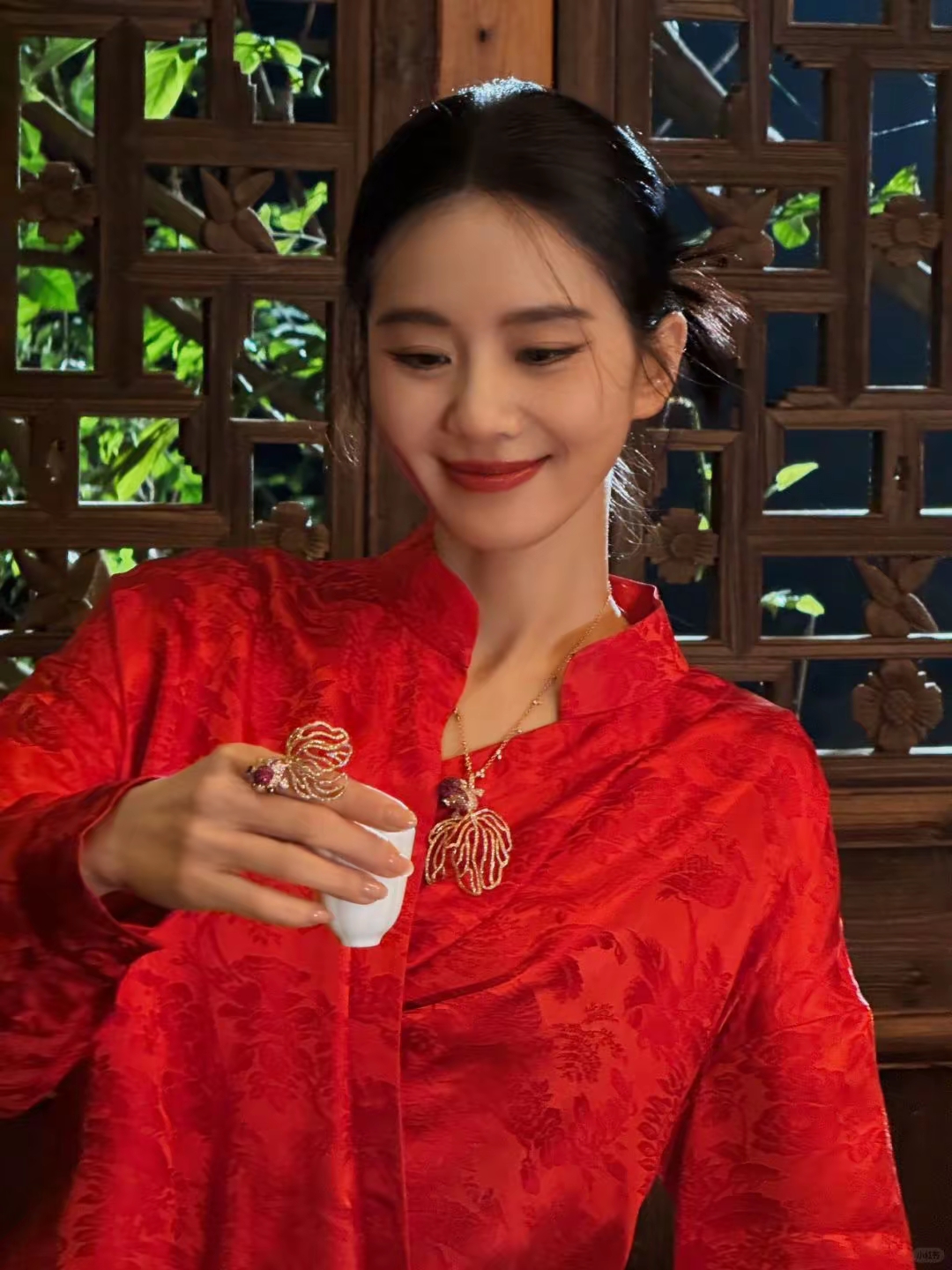 刘诗诗红色写真插图3