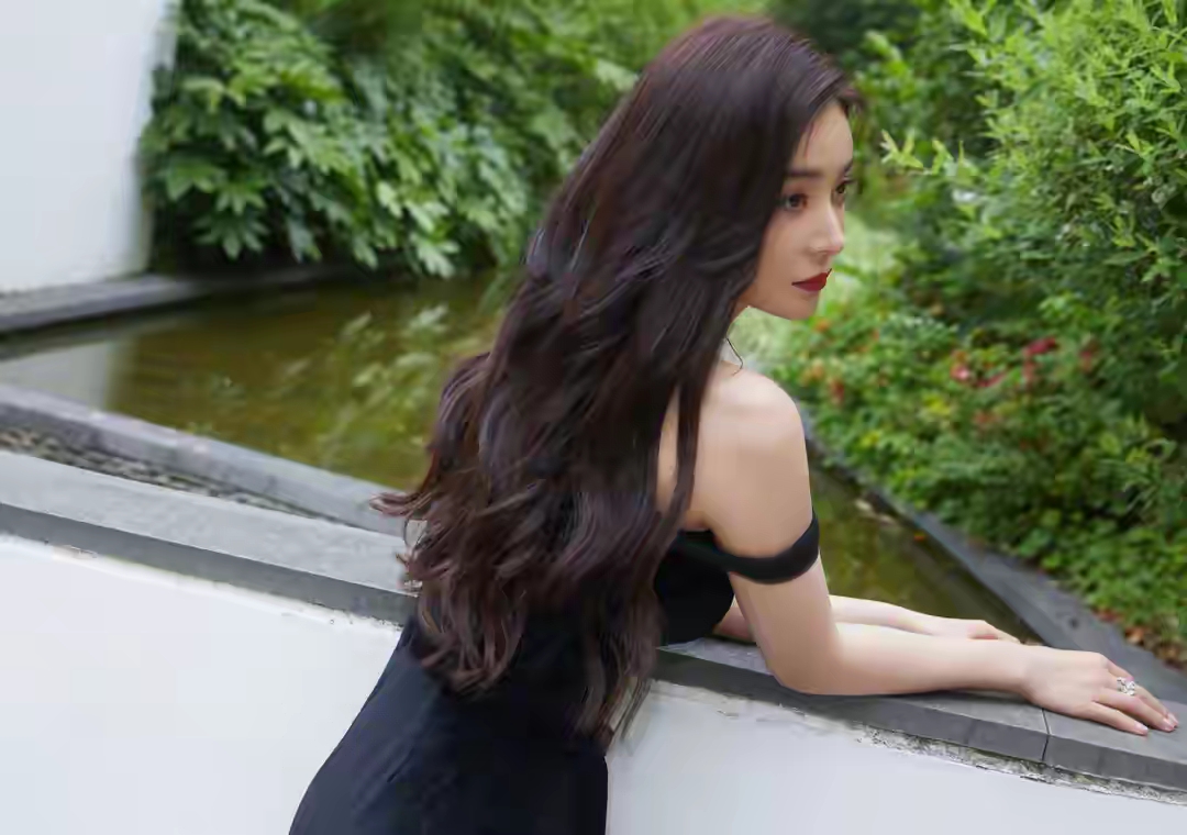 袁姗姗一字肩高开叉礼服写真插图6