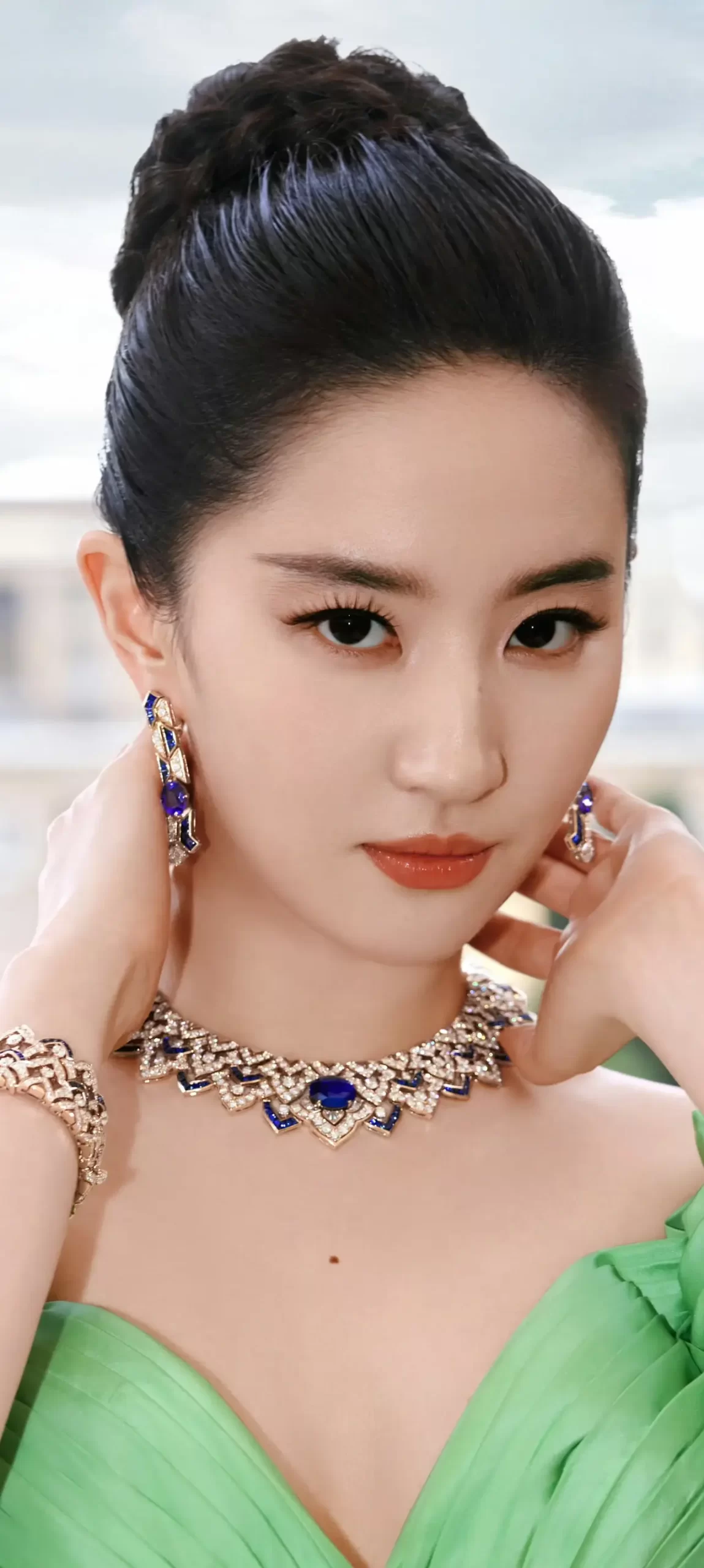 刘亦菲成熟优雅写真壁纸插图4