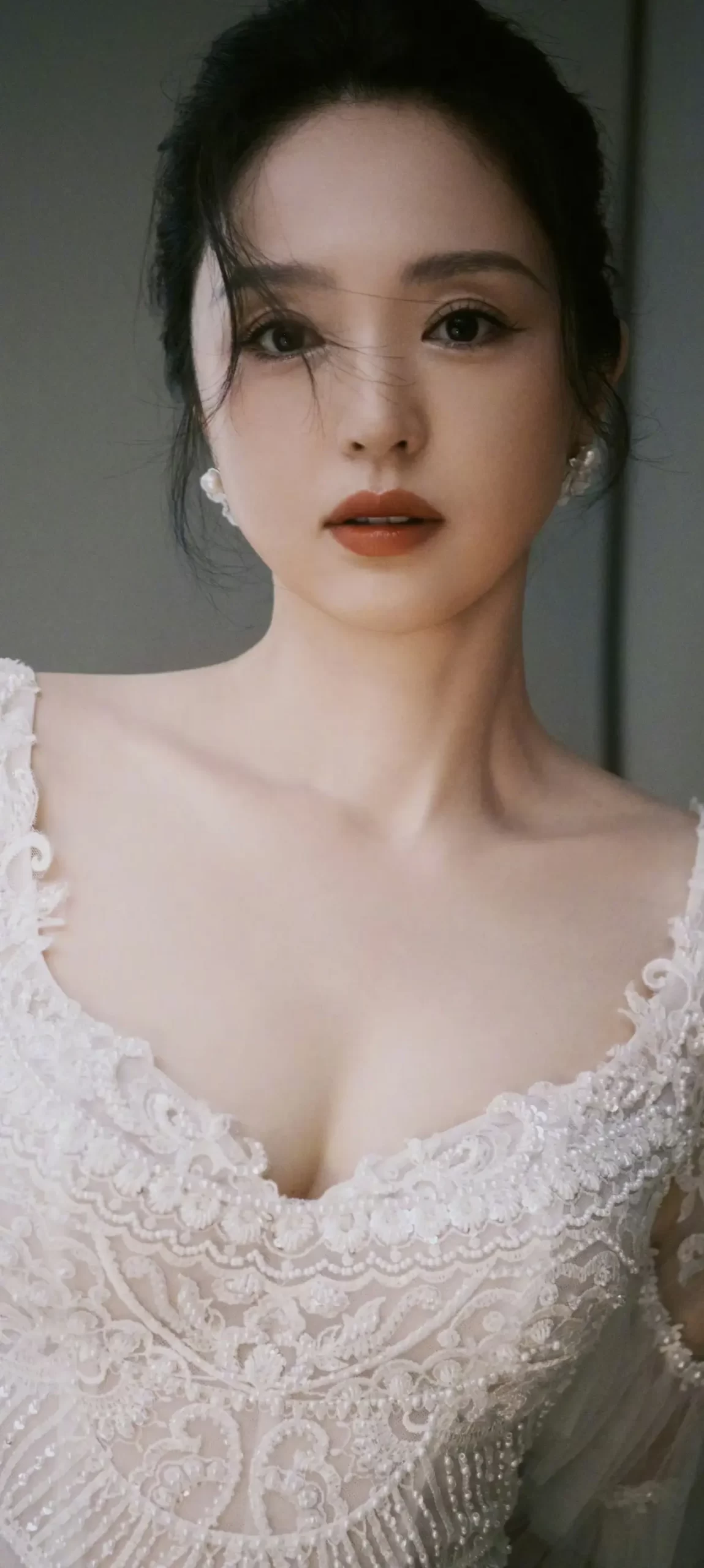 董璇白色长裙写真壁纸插图7
