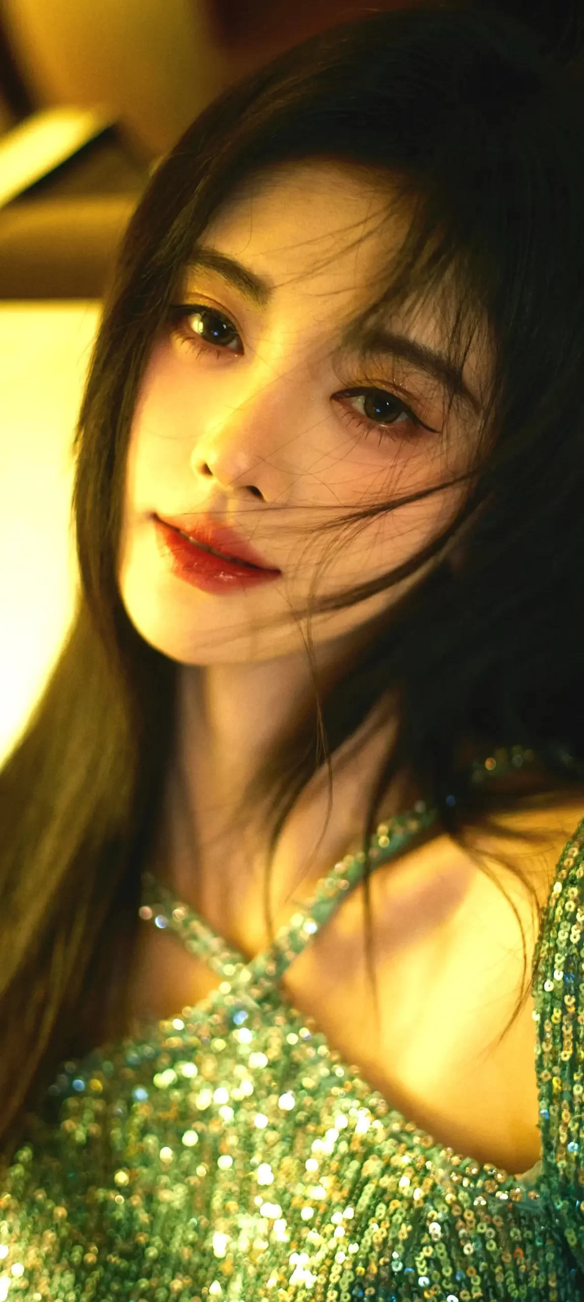 鞠婧炜氛围感写真壁纸插图8